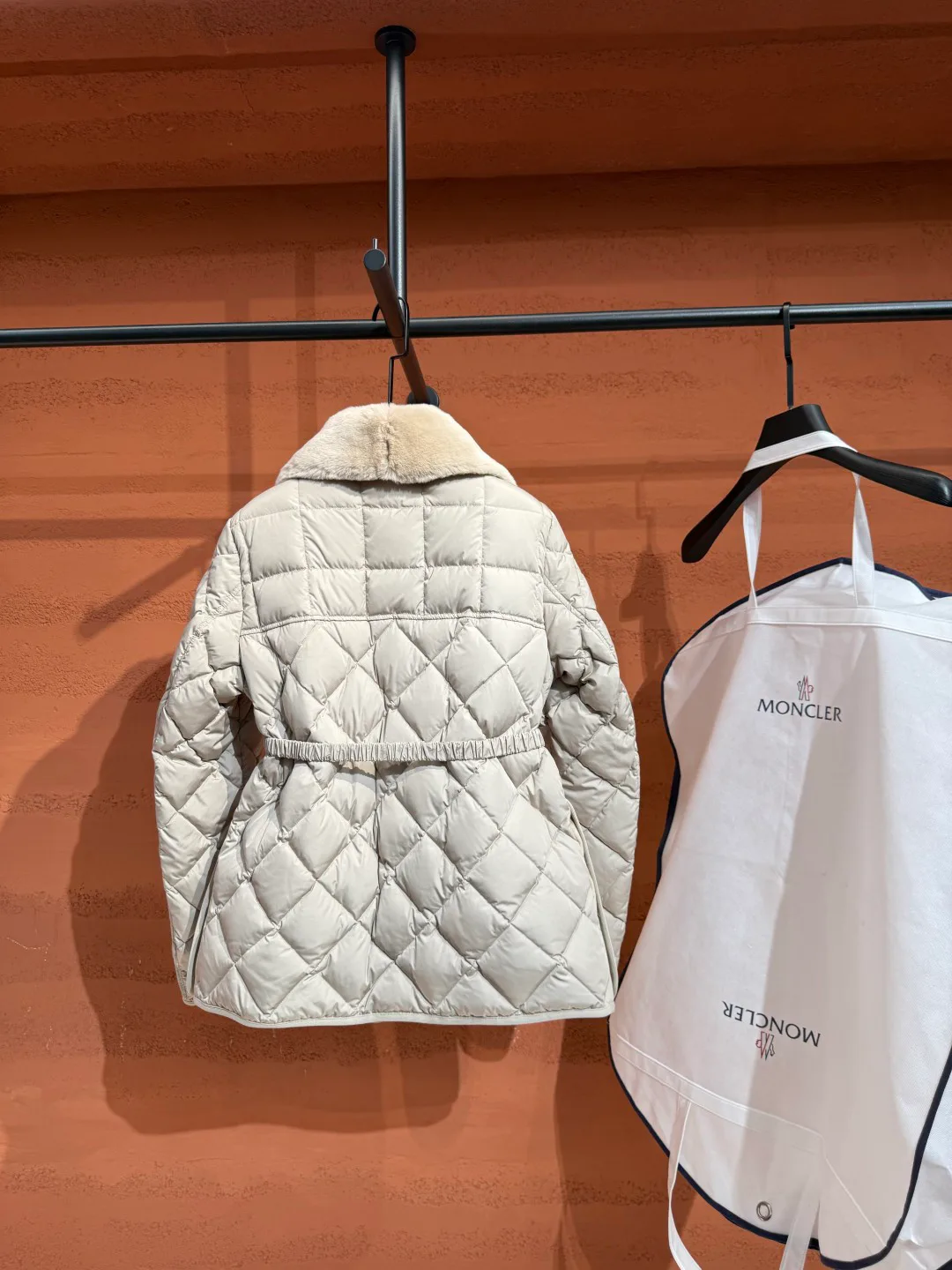 Women's Jackets And Down Jackets MONCLER 18387756
