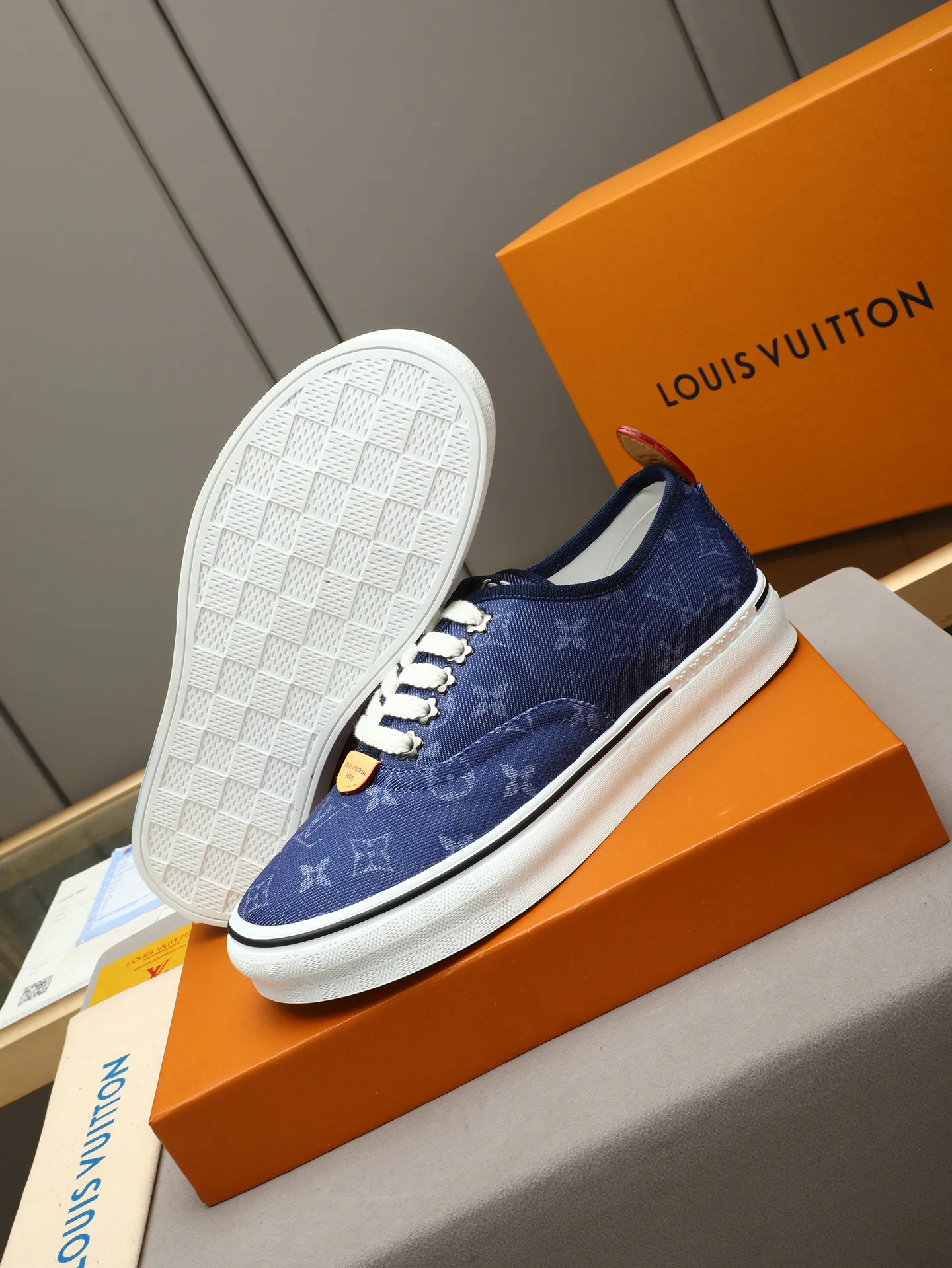 Men's Sneakers LOUIS VUITTON 17947256