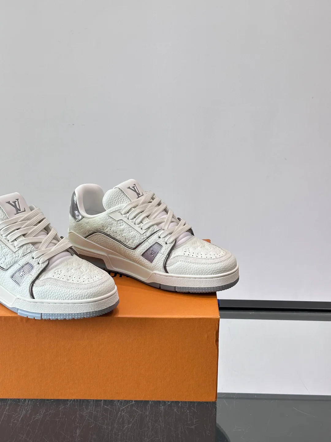 Men's Sneakers LOUIS VUITTON 17349422