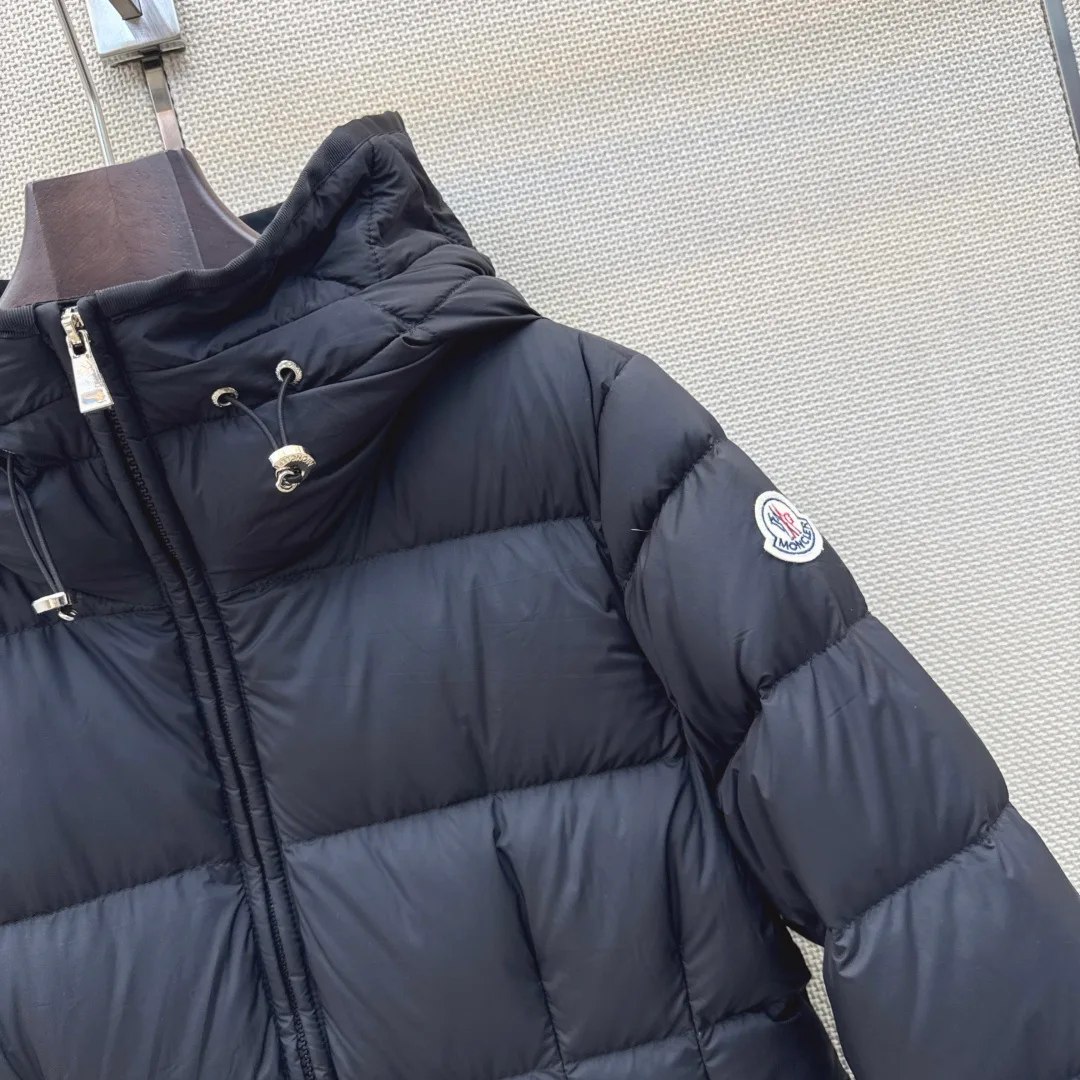 Women's Jackets And Down Jackets MONCLER 18225561