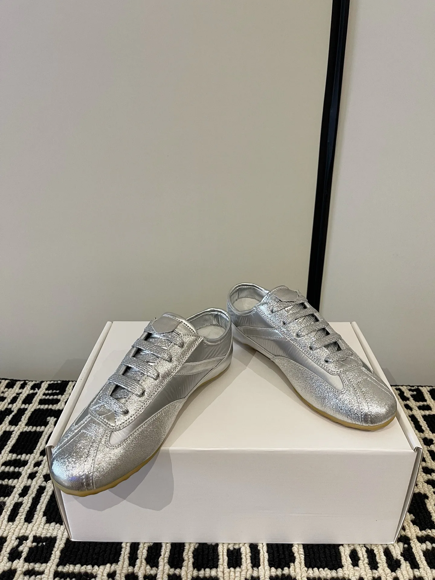 Women's Sneakers ALEXANDER MCQUEEN 18386233