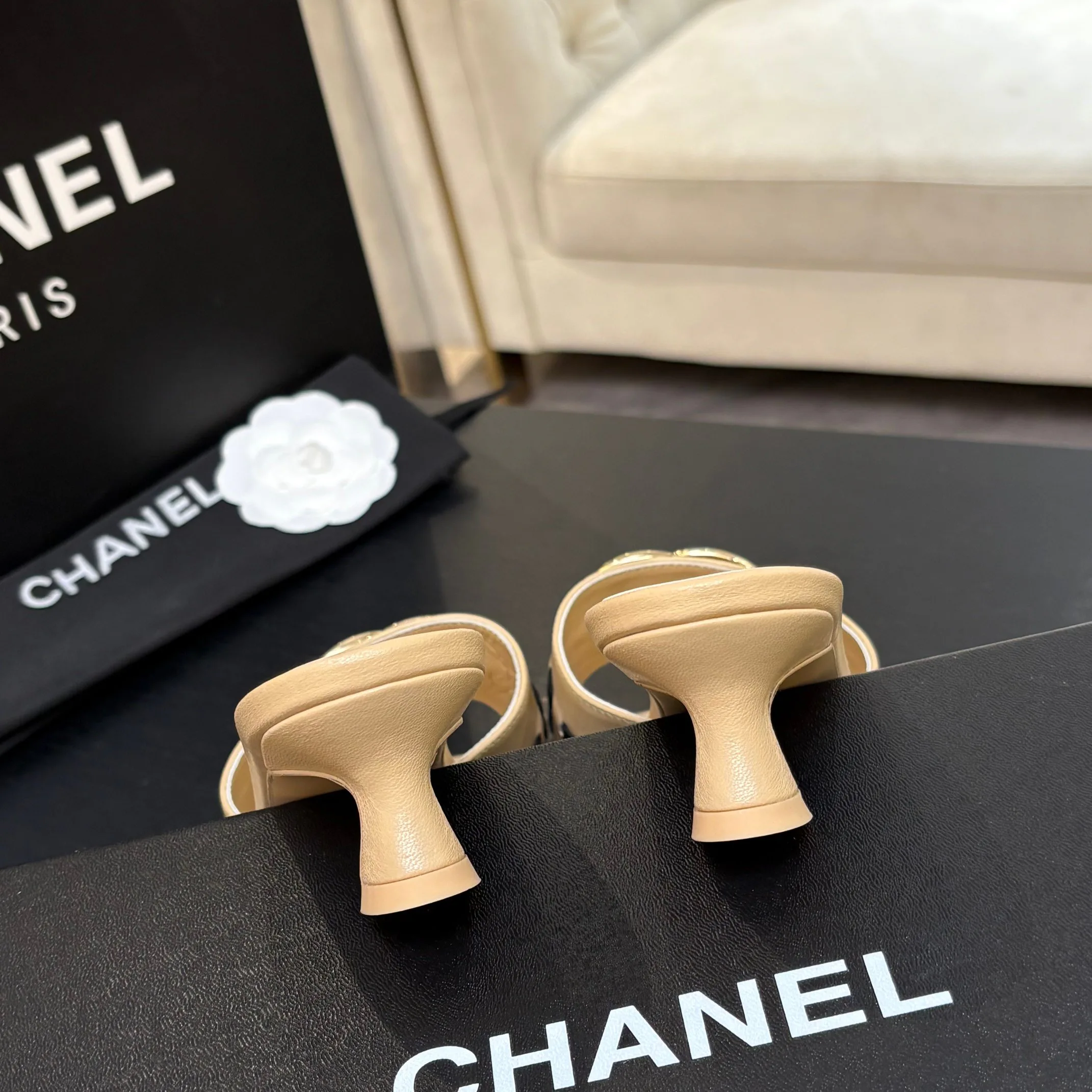 Women's Flip-Flops CHANEL 16953068