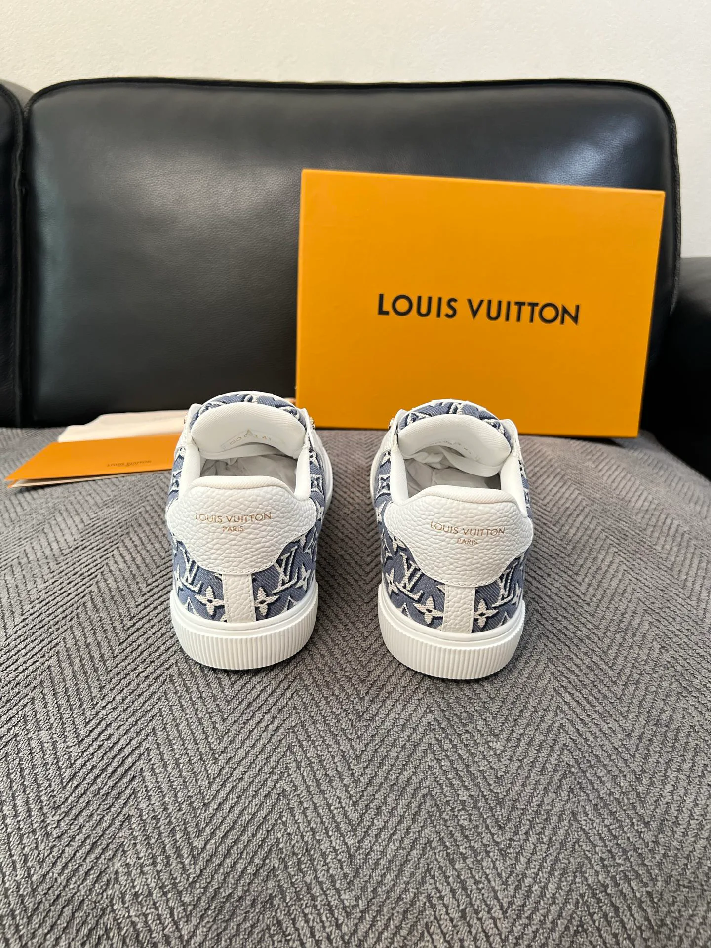 Кроссовки Женские Louis Vuitton 18592288