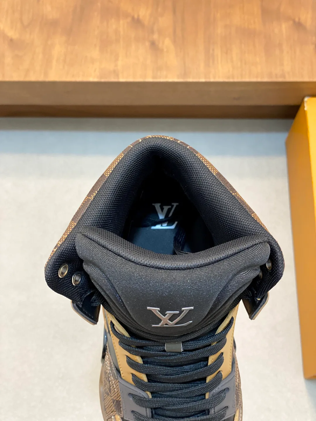 Men's Sneakers LOUIS VUITTON 17862442
