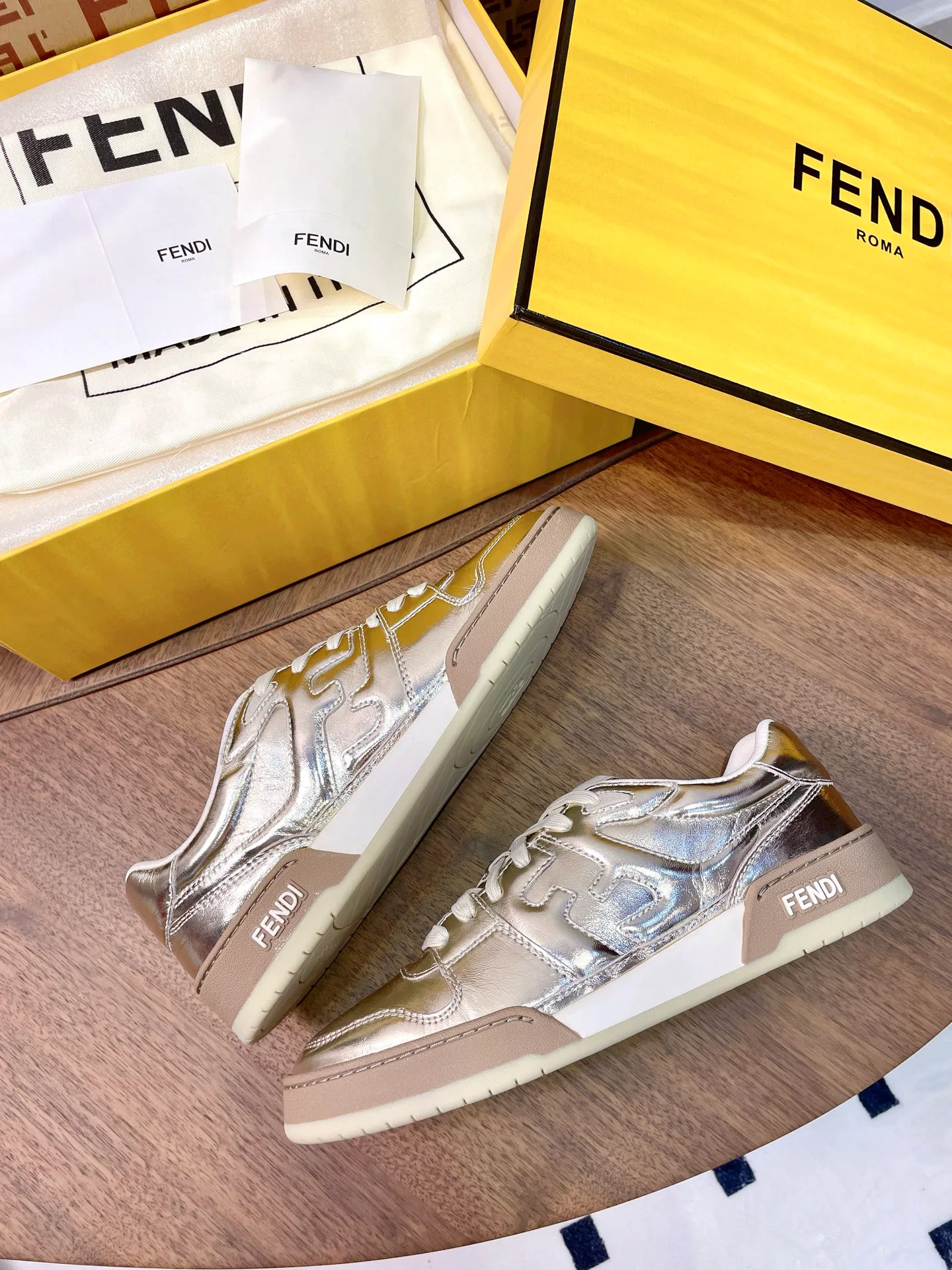 Women's Sneakers FENDI 17957327
