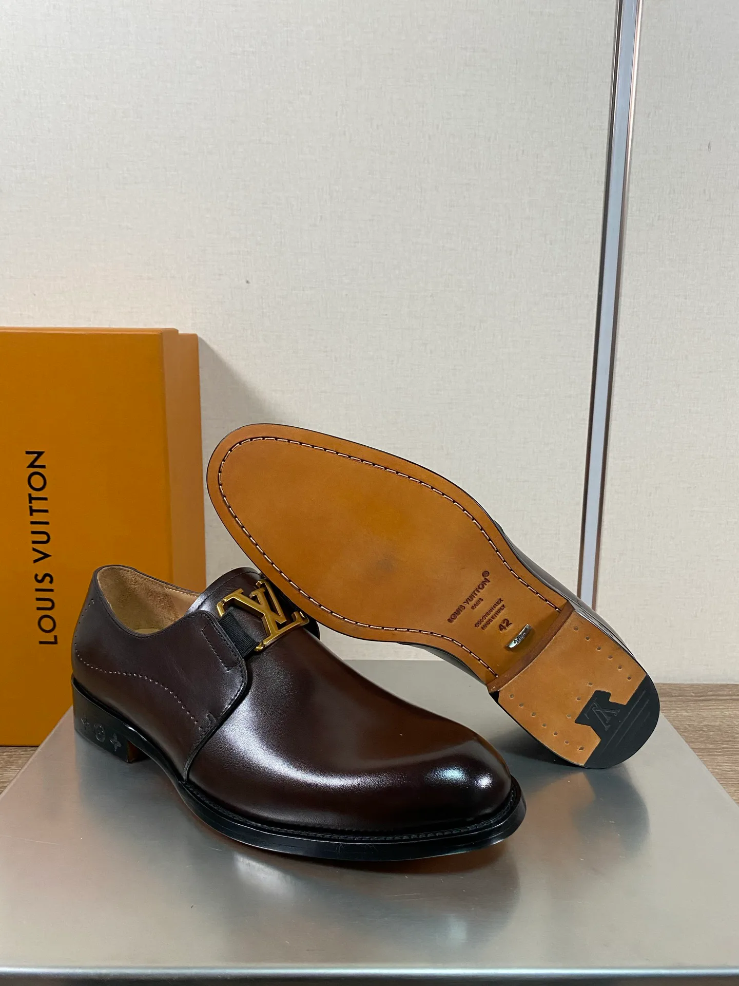 Men's Loafers And Dress Shoes LOUIS VUITTON 18078689