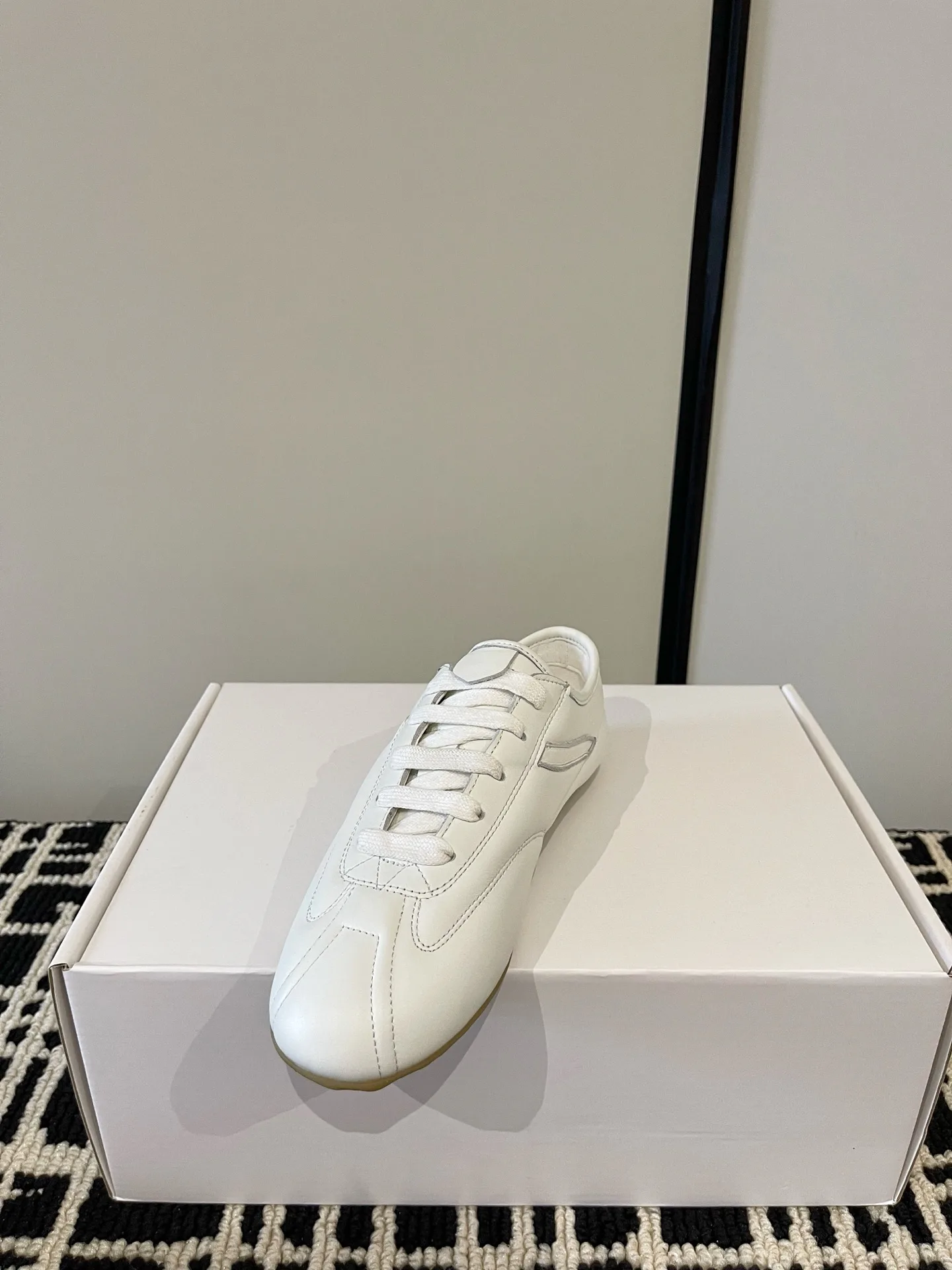 Women's Sneakers ALEXANDER MCQUEEN 18386237