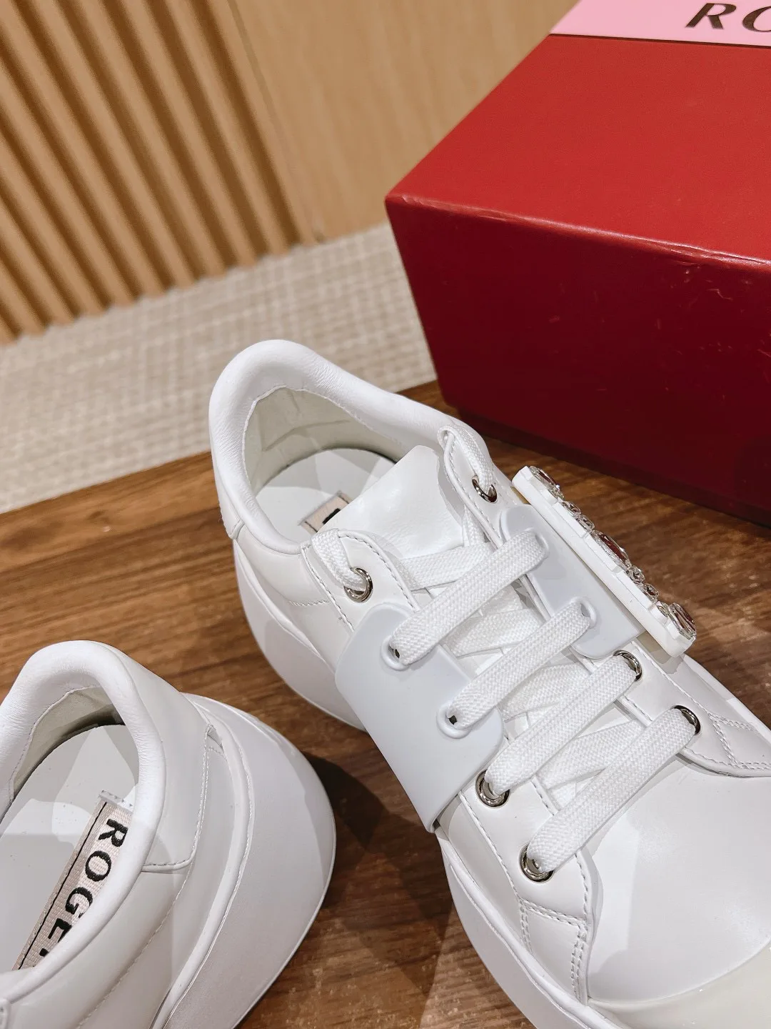 Кроссовки Женские Roger Vivier 18676632