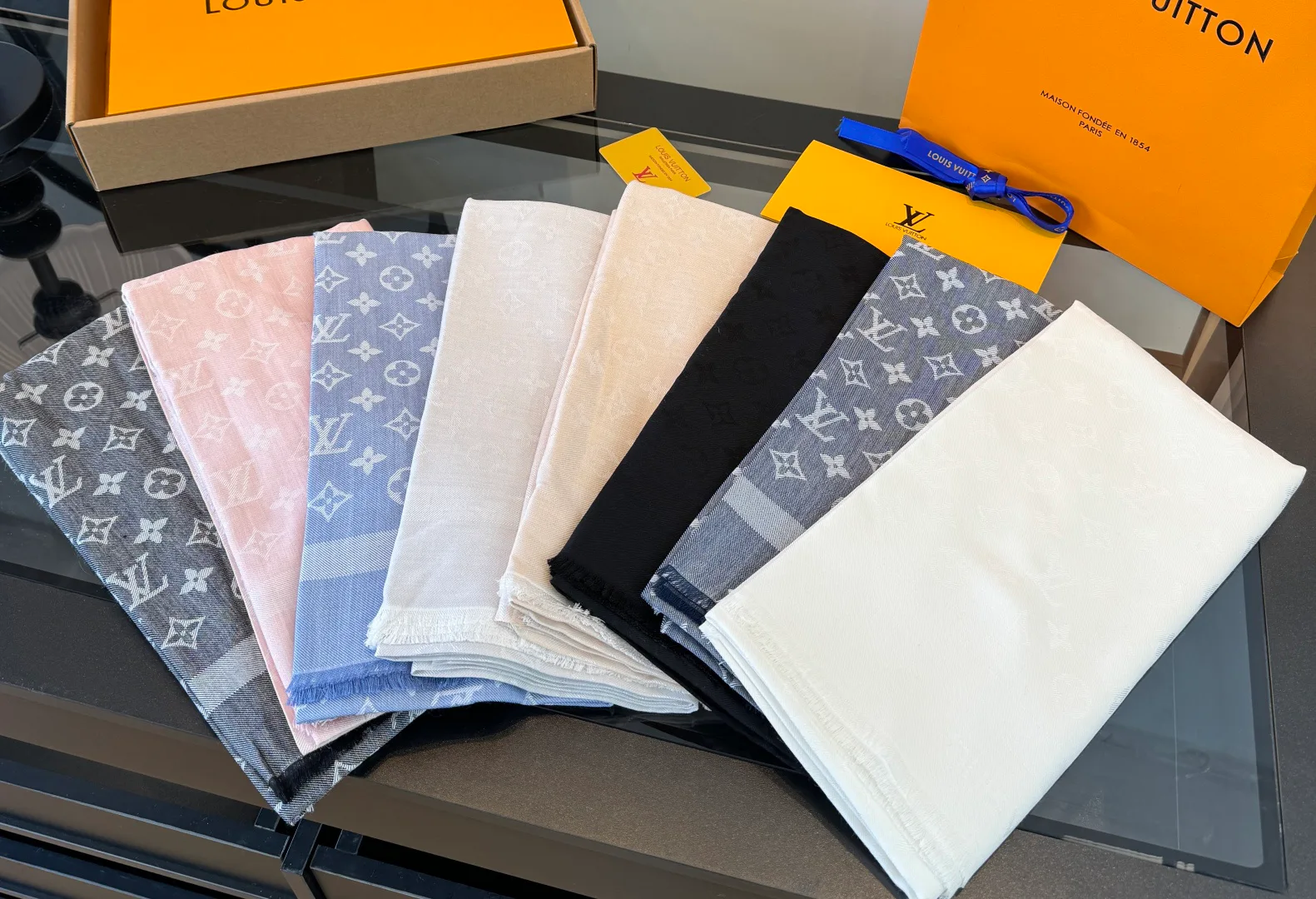 Scarves LOUIS VUITTON 17935859