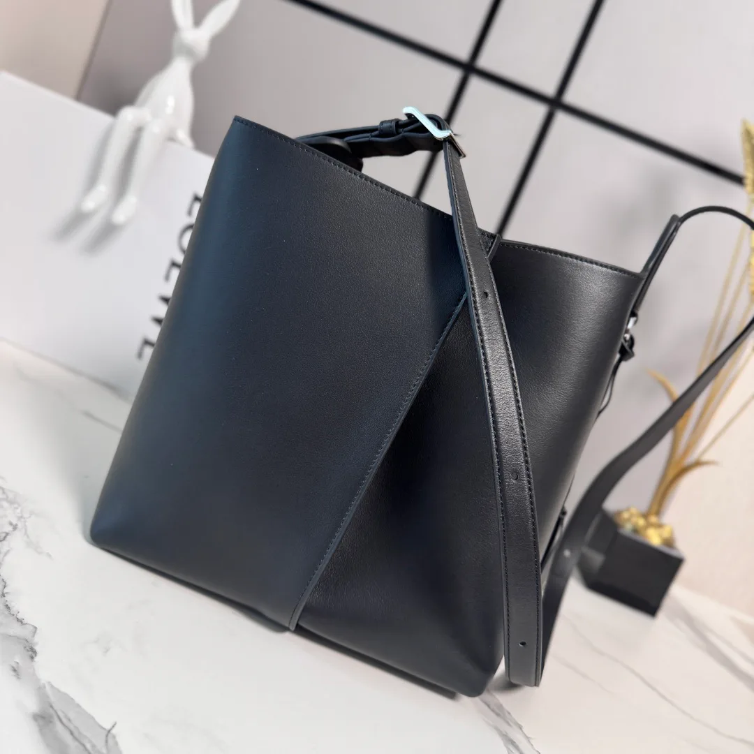 Women's Classic Handbags LOEWE 18004242