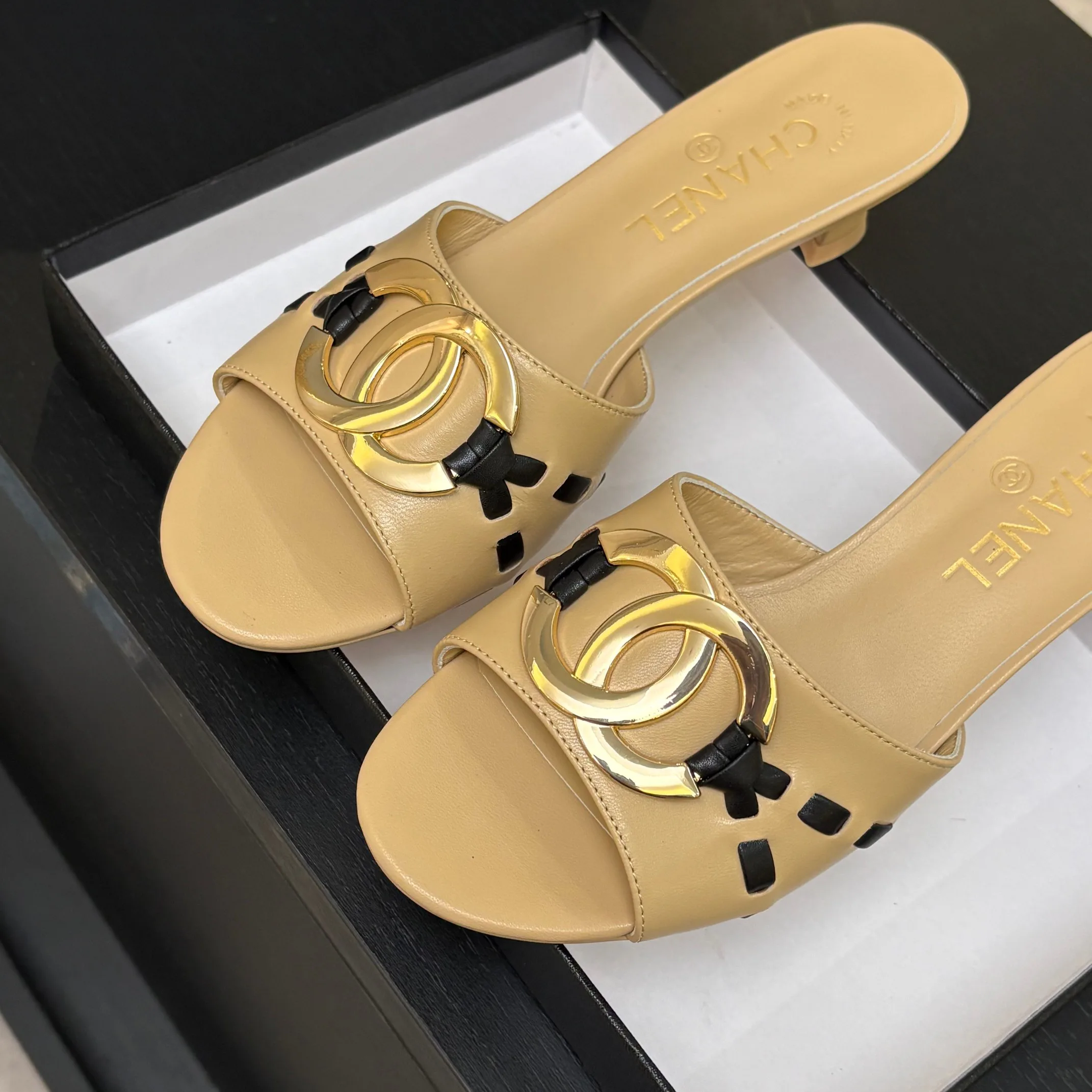 Women's Flip-Flops CHANEL 16953068