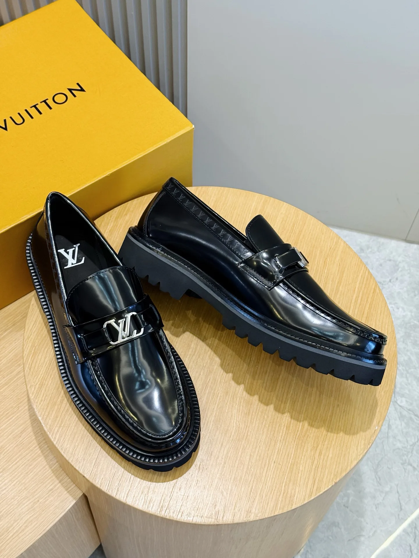 Лоферы И Туфли Мужские Louis Vuitton 18565802