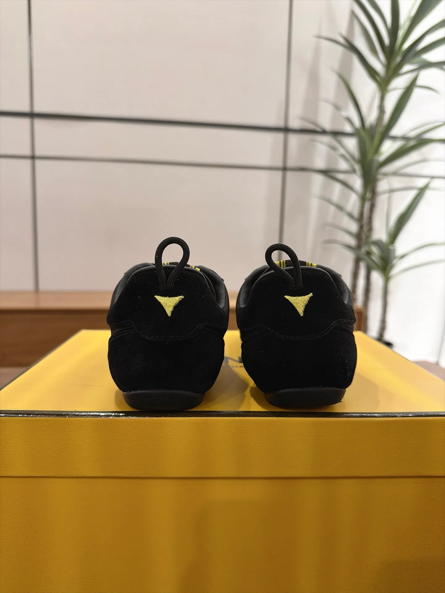 Women's Sneakers FENDI 18373650