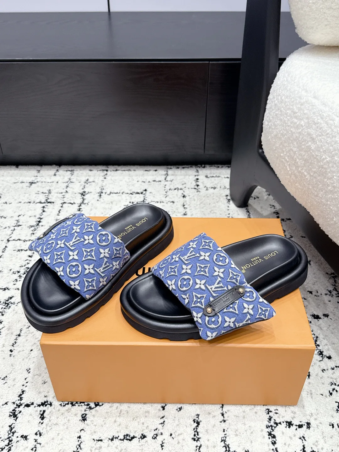 Women's Flip-Flops LOUIS VUITTON 17804552