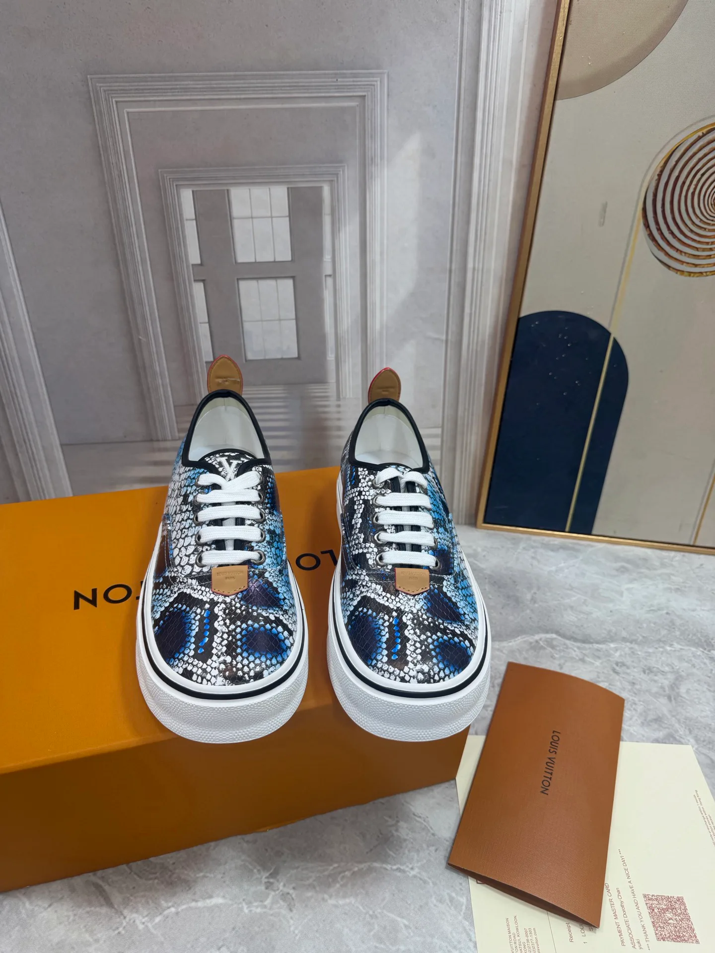 Men's Sneakers LOUIS VUITTON 18190060