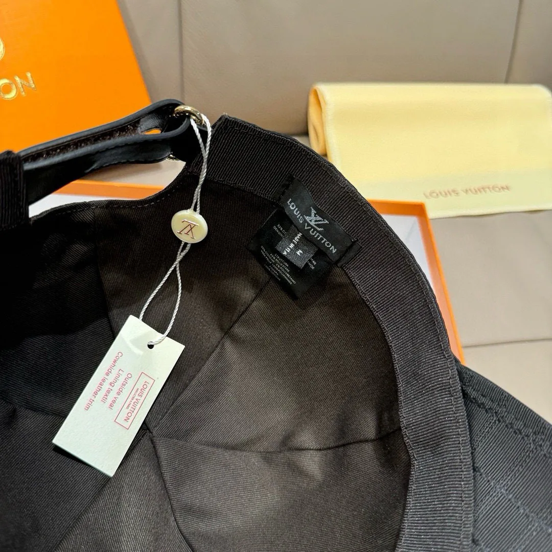Hats LOUIS VUITTON 17515272