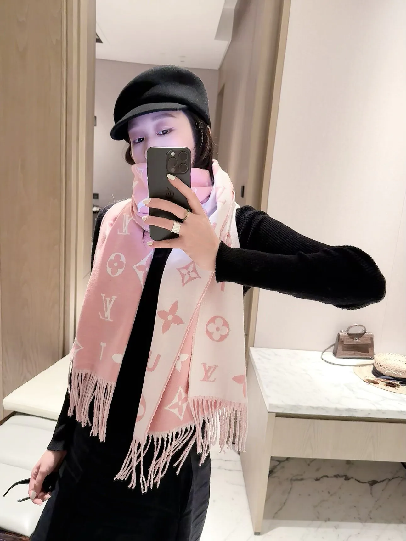 Scarves LOUIS VUITTON 18377563