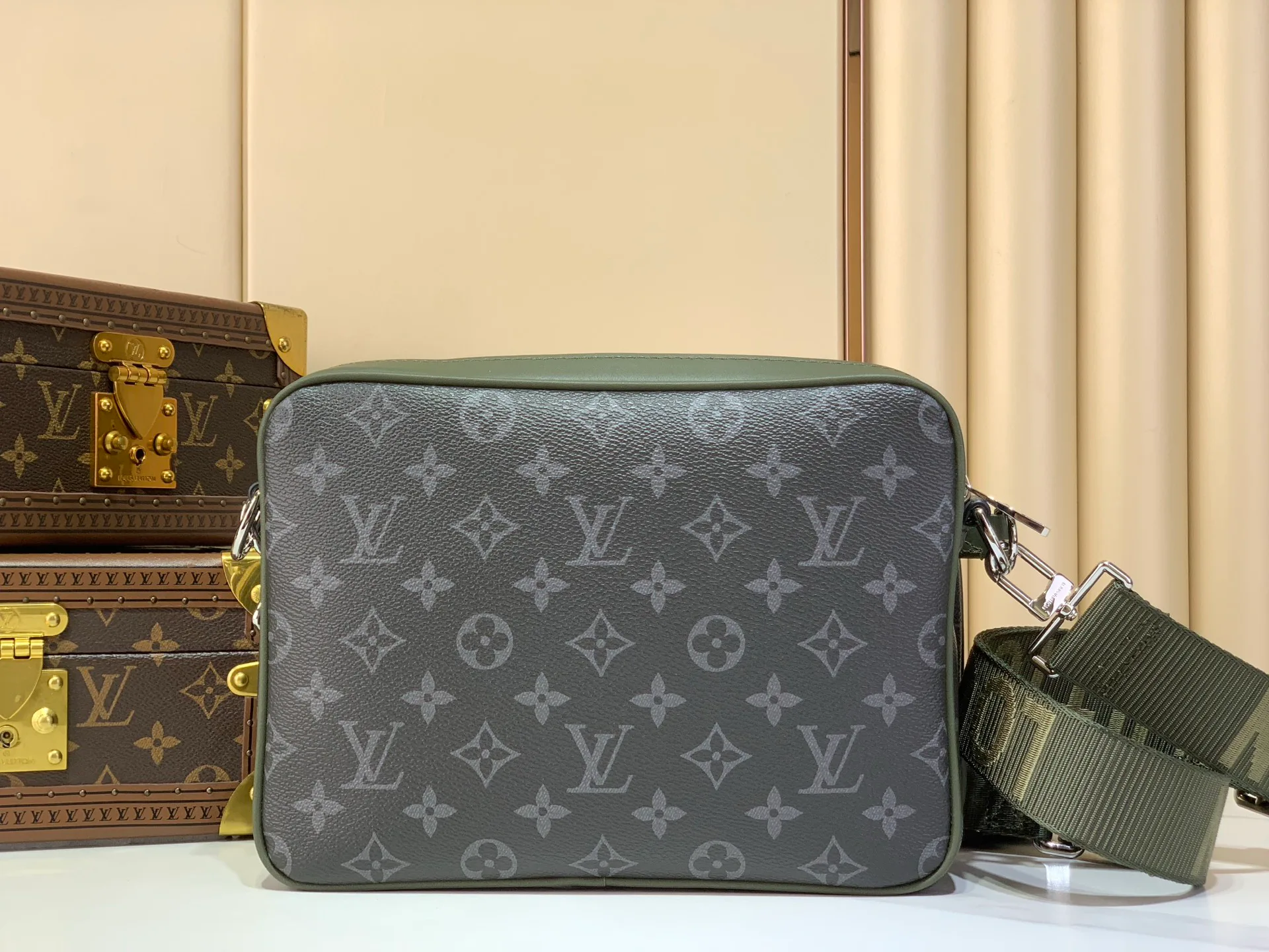 Women's Shoulder Bags LOUIS VUITTON 17499395