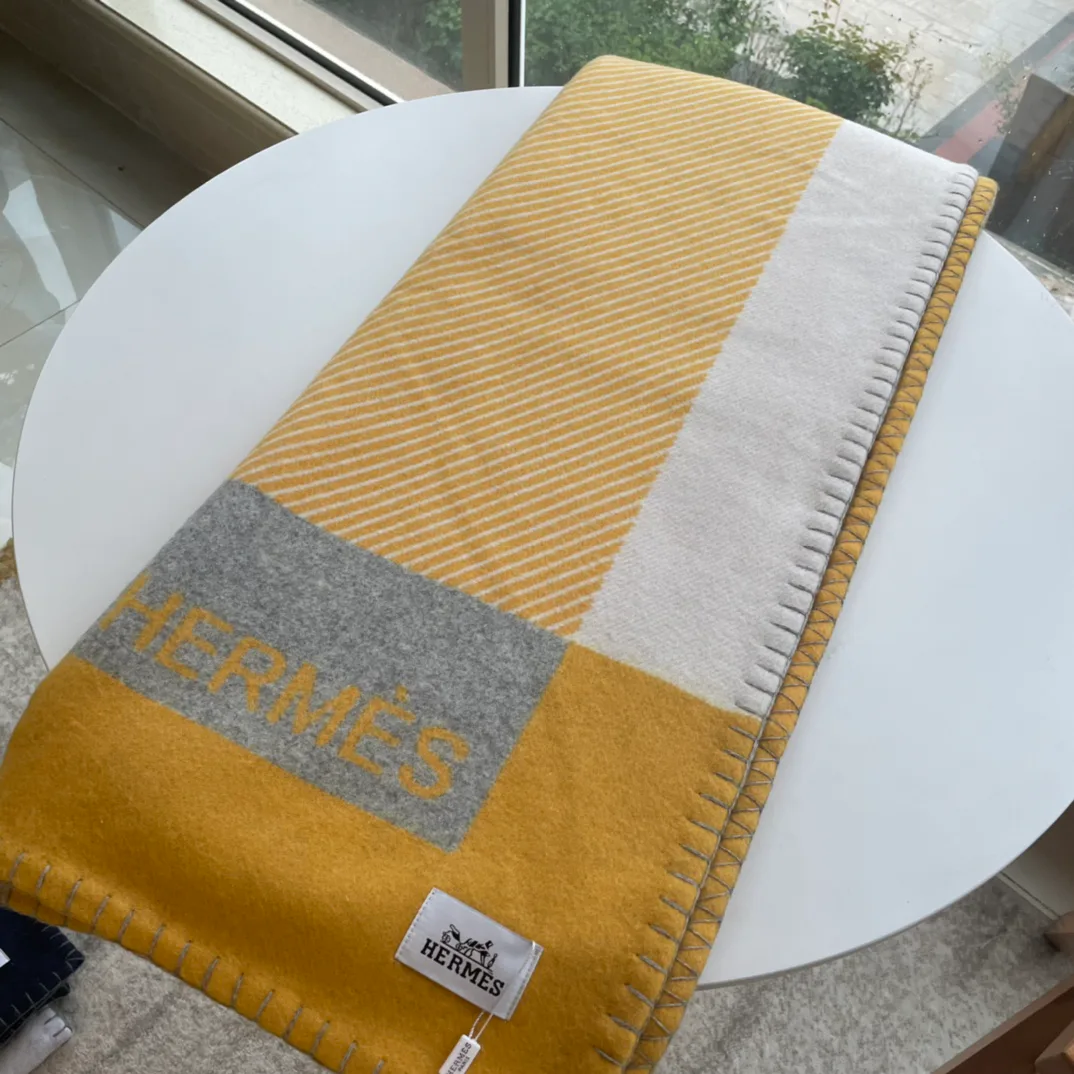 Textiles HERMES 18002666