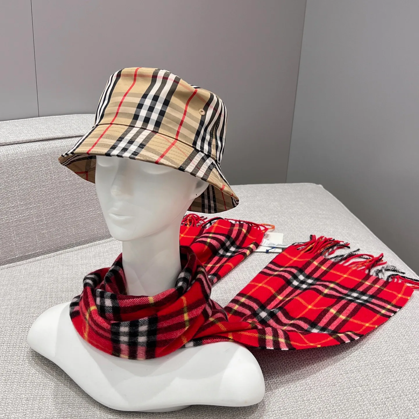 Scarves BURBERRY 17945468