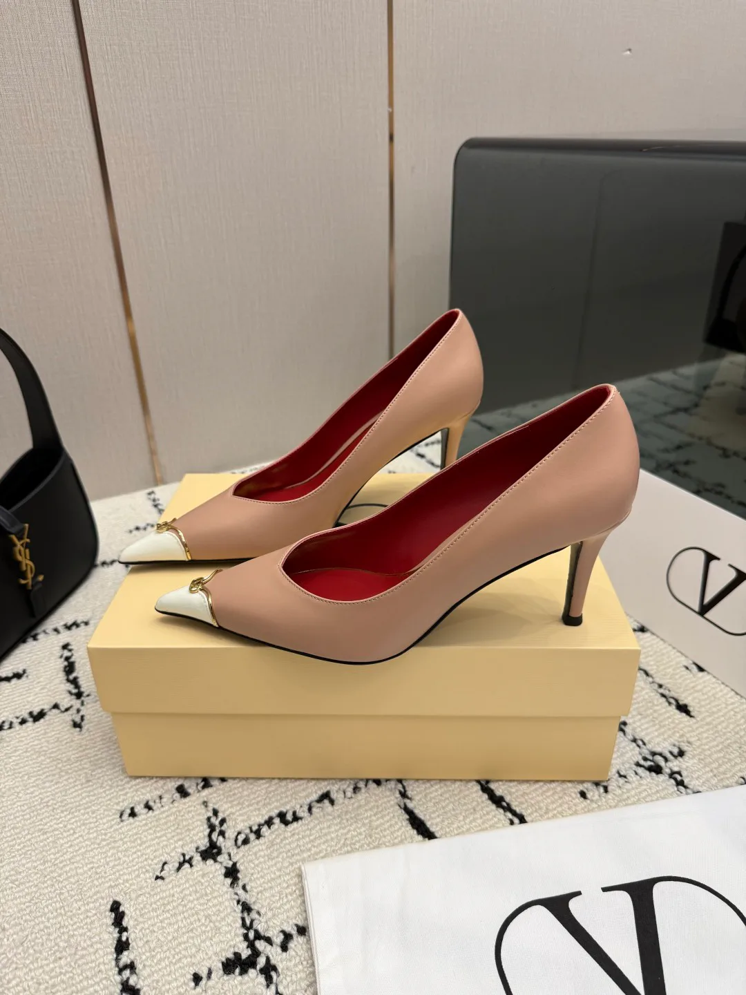 Women's Heels VALENTINO 17937557