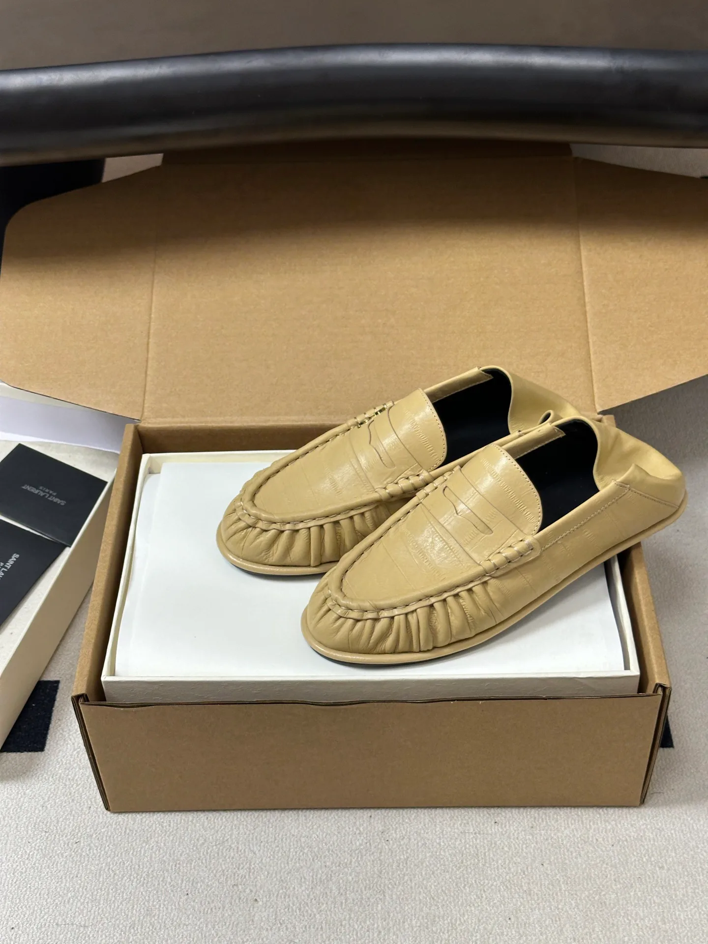 Women's Loafers And Moccasins SAINT LAURENT 18049120