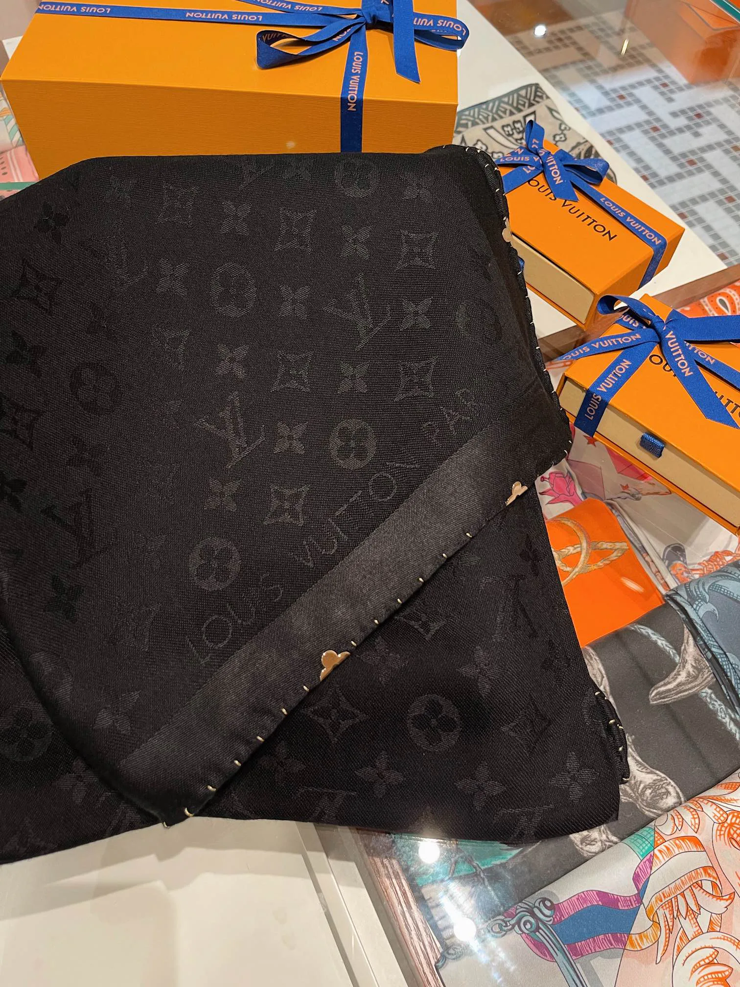 Scarves LOUIS VUITTON 17754368