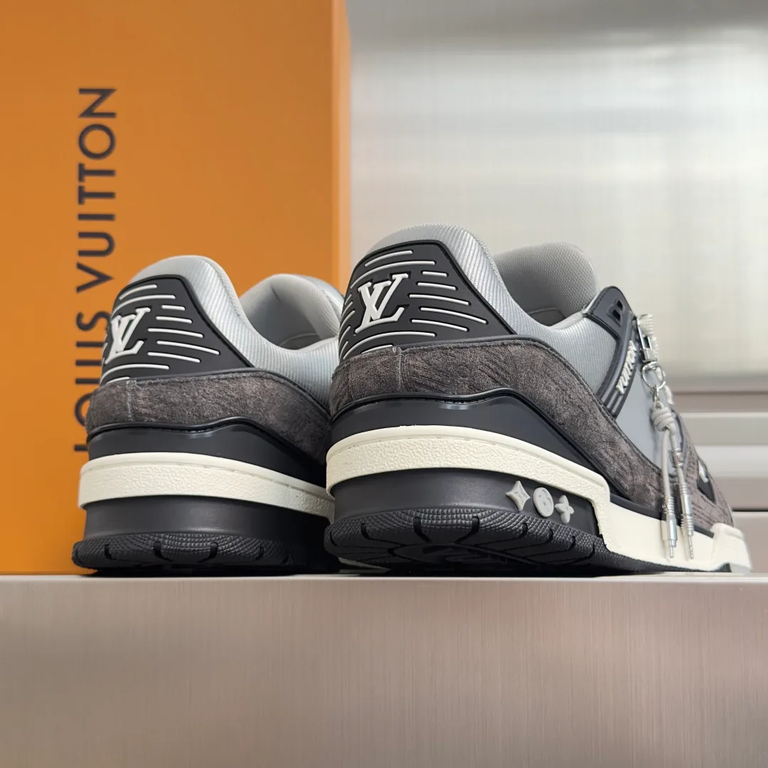 Men's Sneakers LOUIS VUITTON 17950310