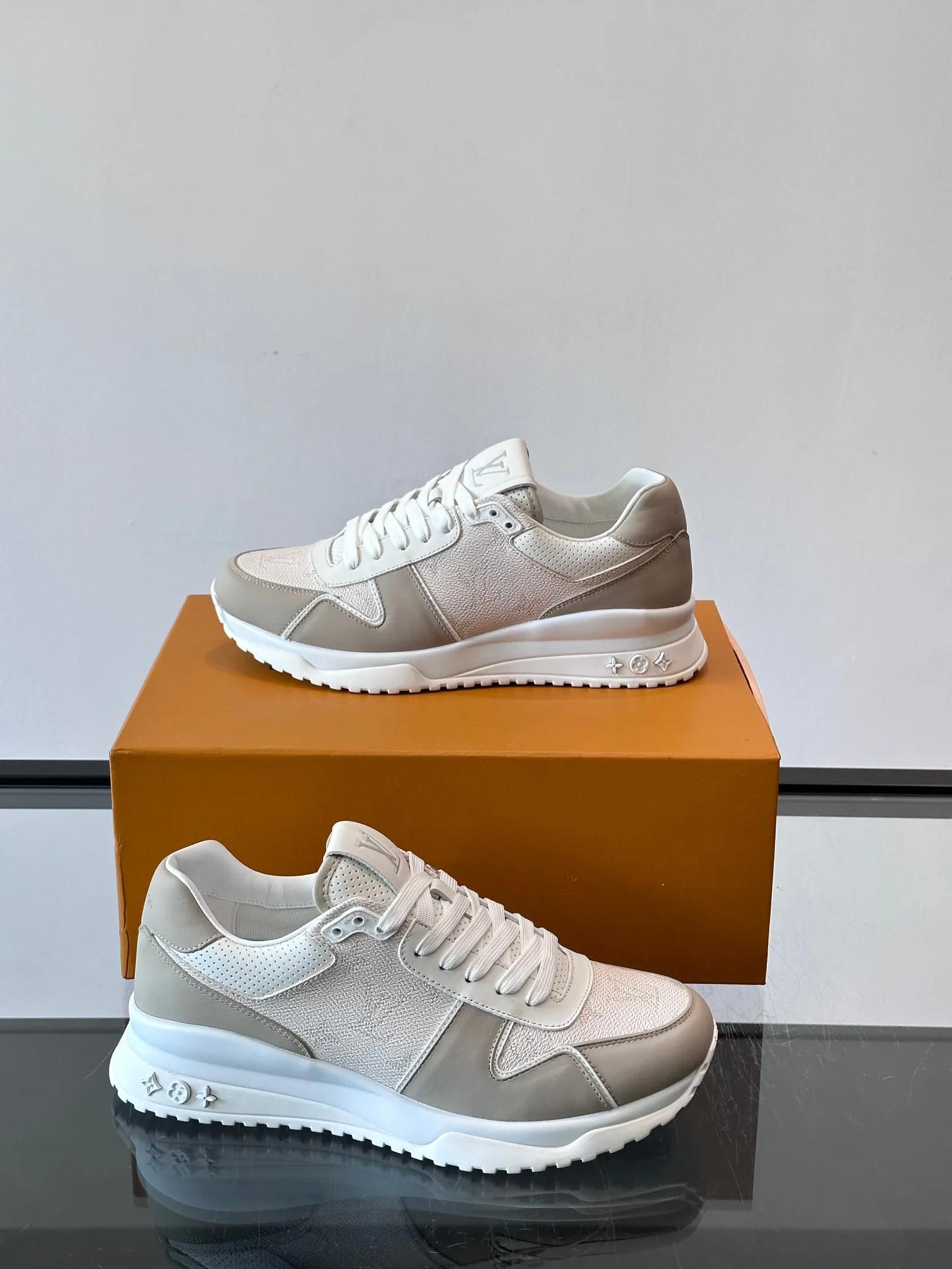 Men's Sneakers LOUIS VUITTON 17689405