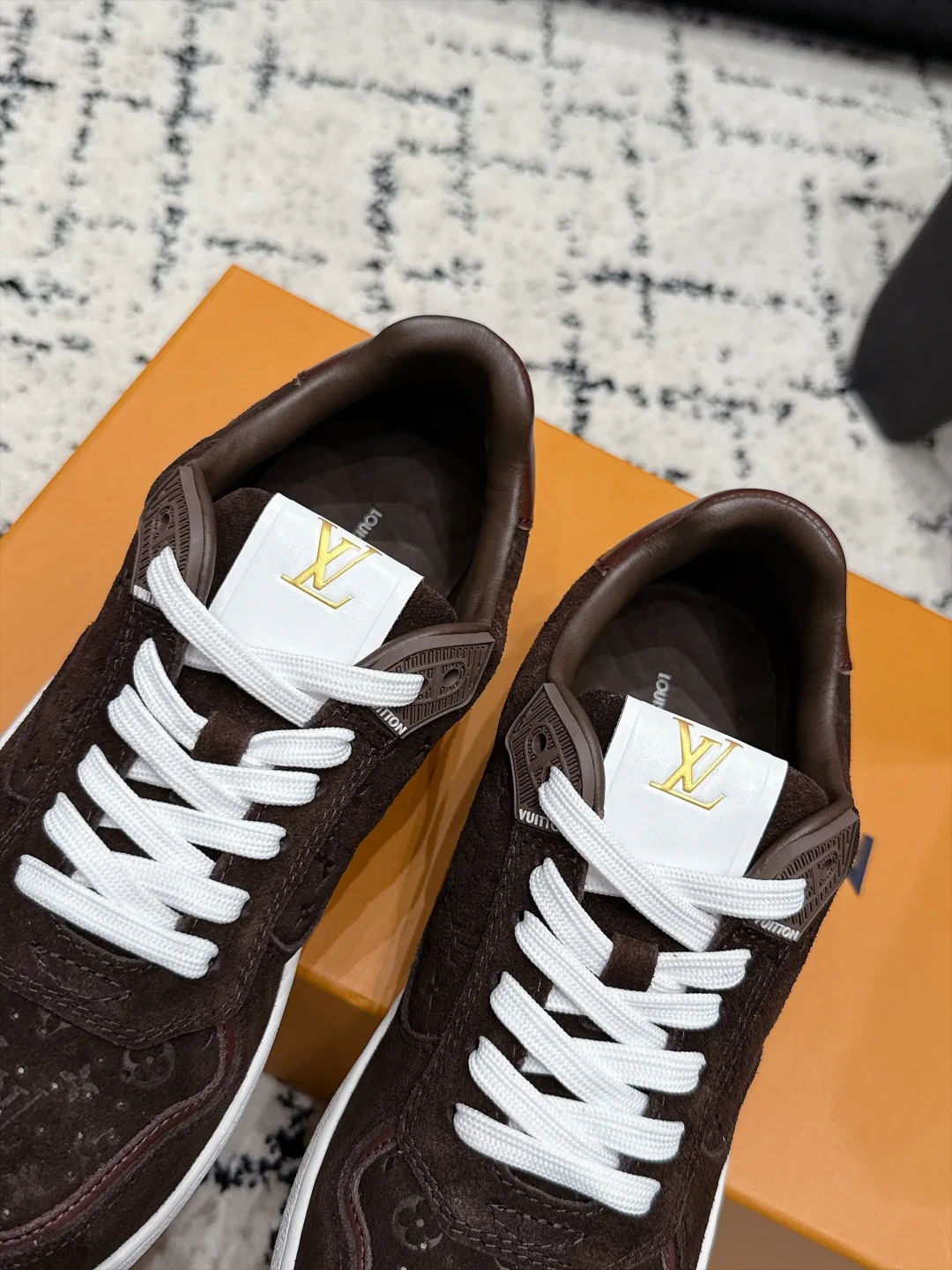 Women's Sneakers LOUIS VUITTON 18505549