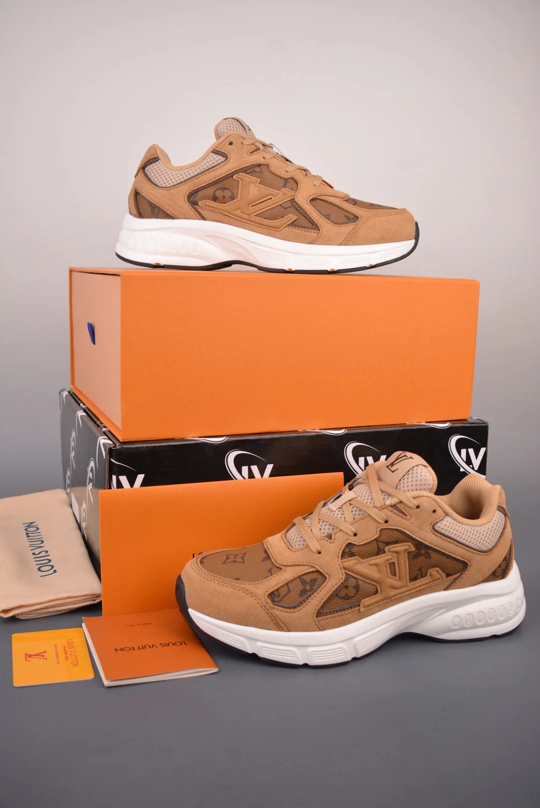 Men's Sneakers LOUIS VUITTON 17429974