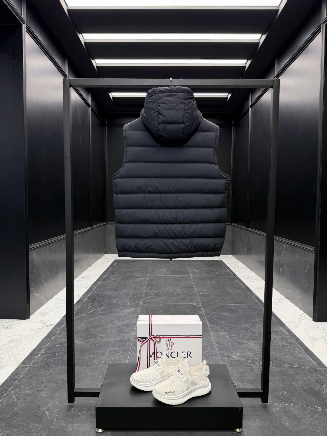 Men's Vests MONCLER 18416851
