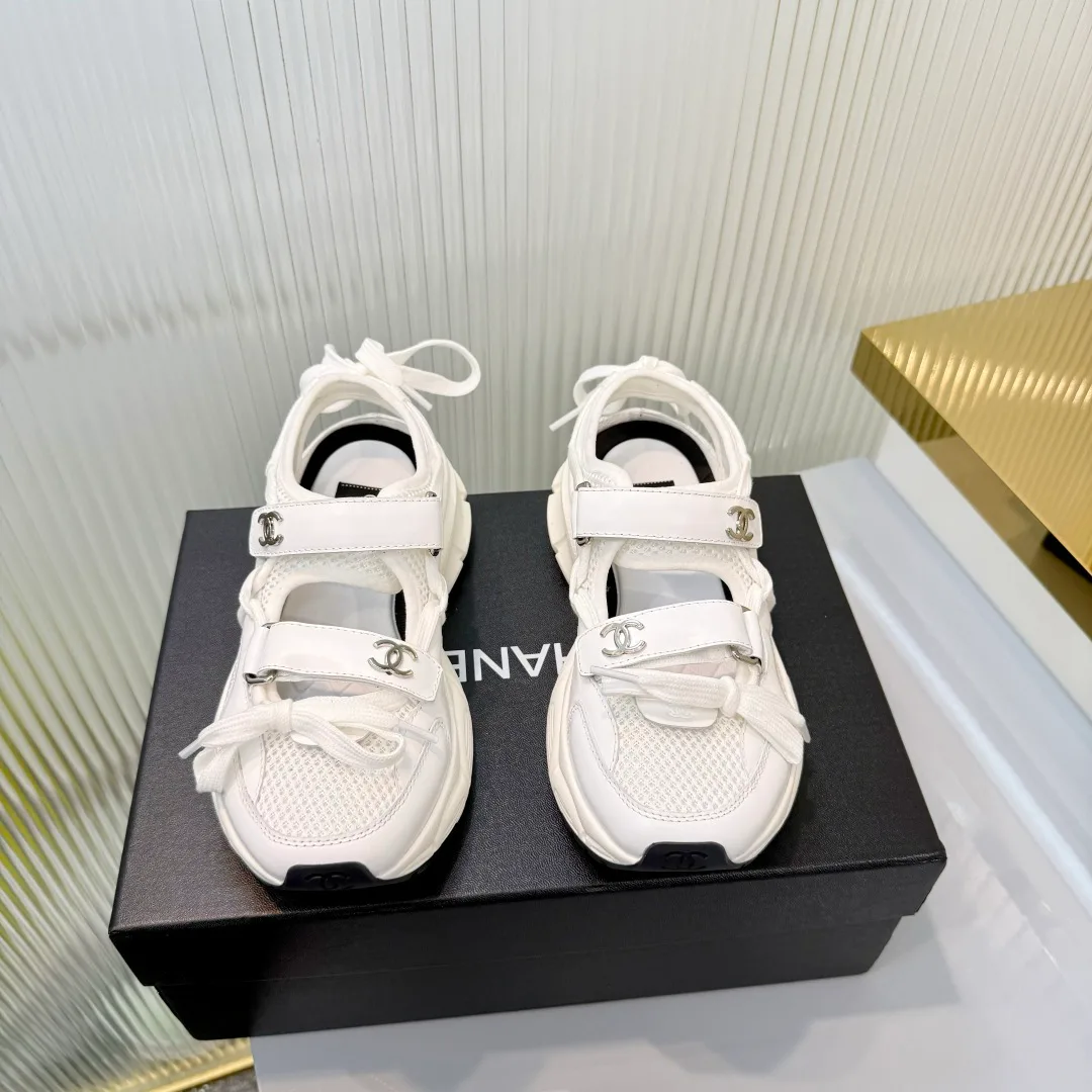 Women's Sneakers CHANEL 18366970