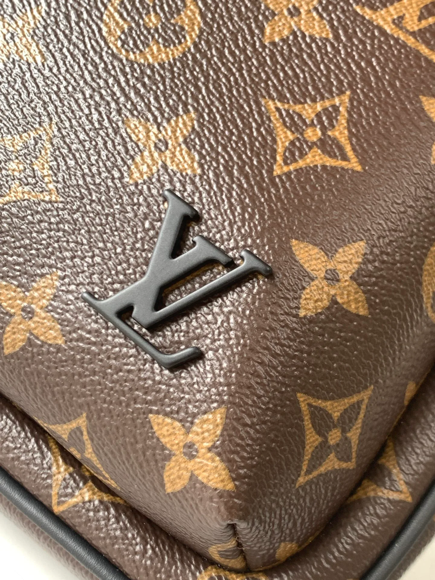 Women's Shoulder Bags LOUIS VUITTON 17893159