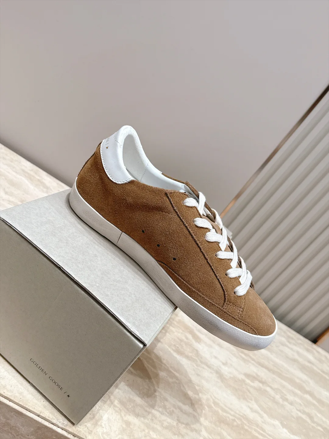 Women's Sneakers GOLDEN GOOSE 17963437