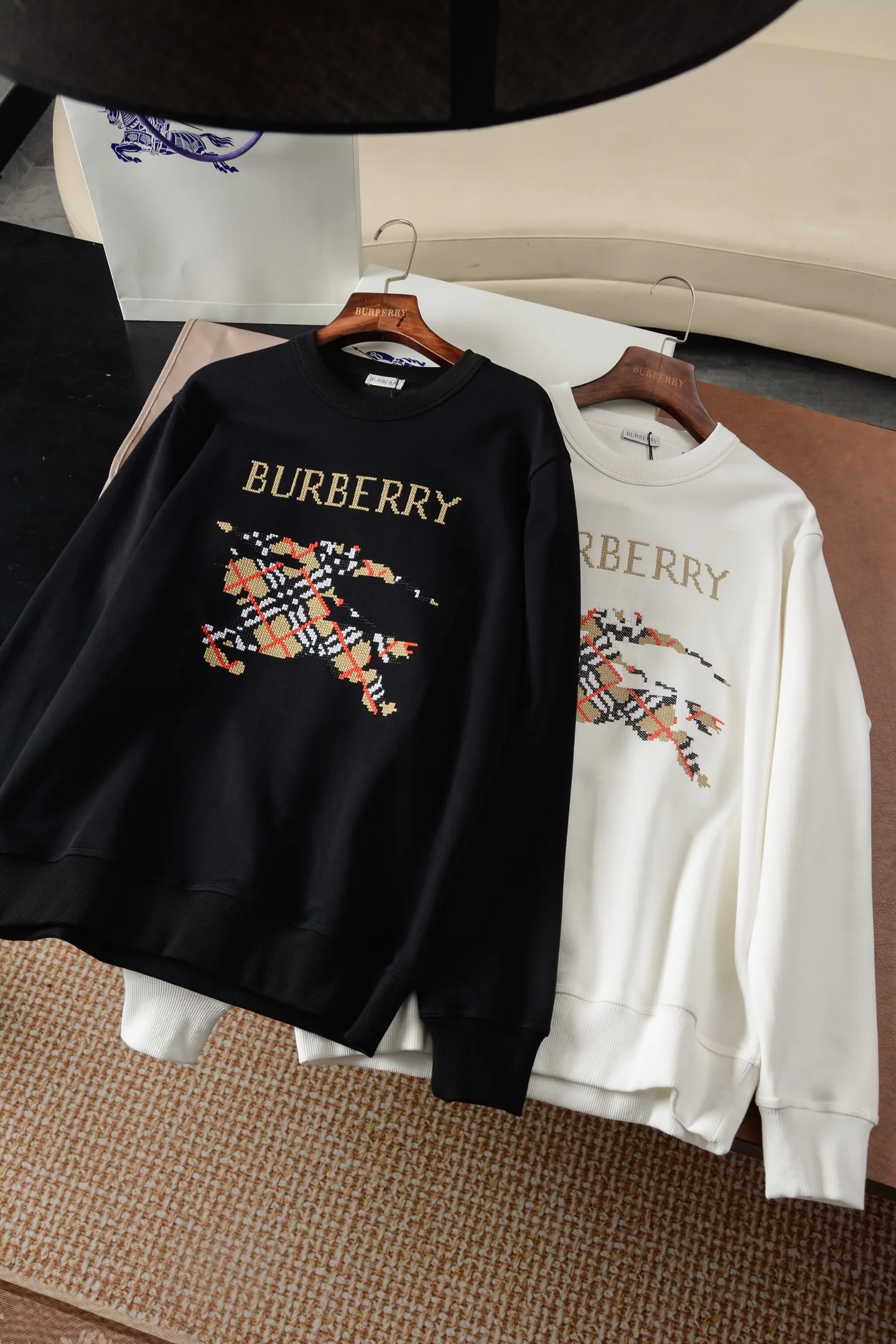 Women's Sweatshirts And Hoodies BURBERRY 18141383