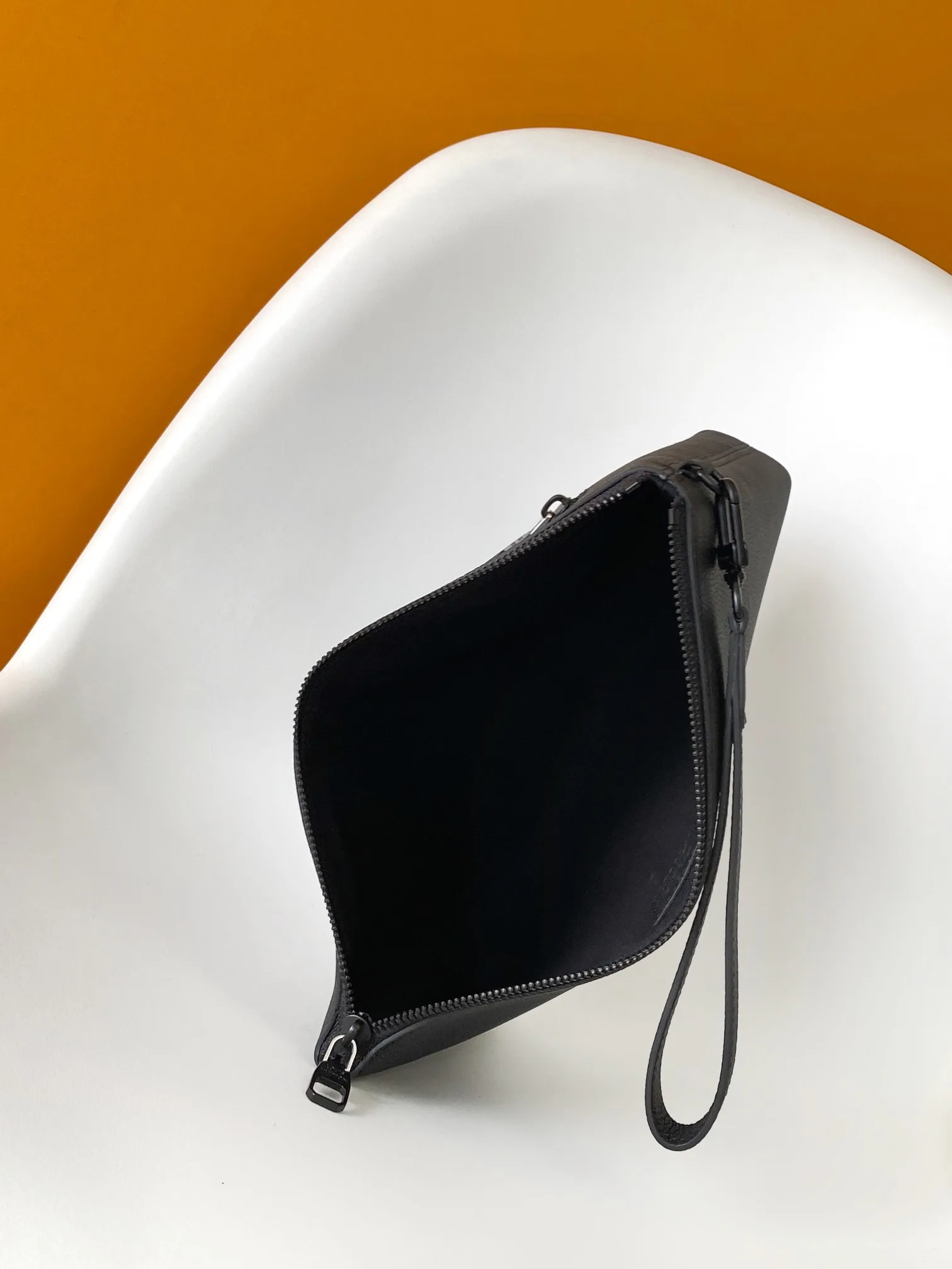 Women's Clutches LOUIS VUITTON 17943395