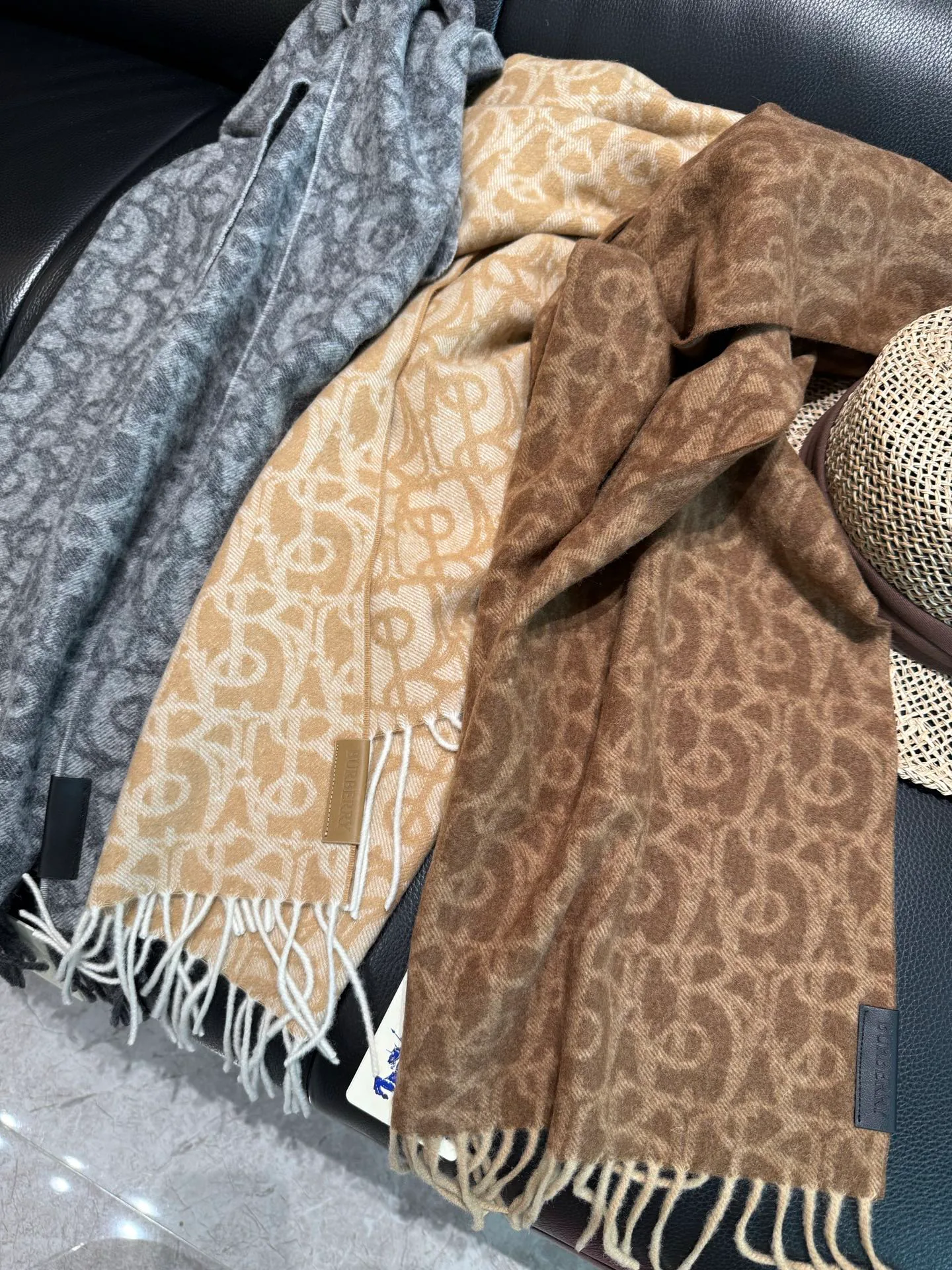 Scarves BURBERRY 18002703