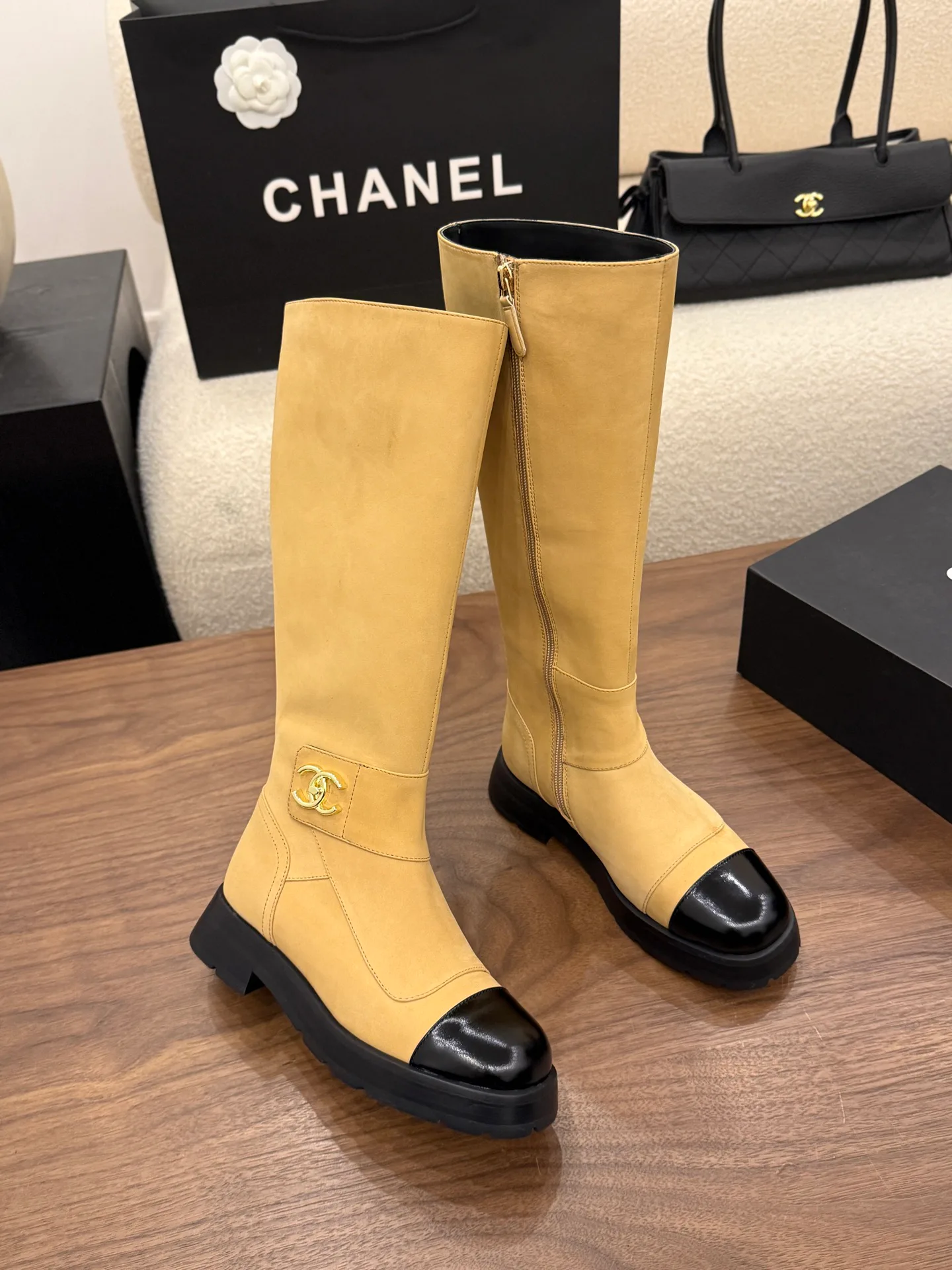 Women's Boots CHANEL 18323366