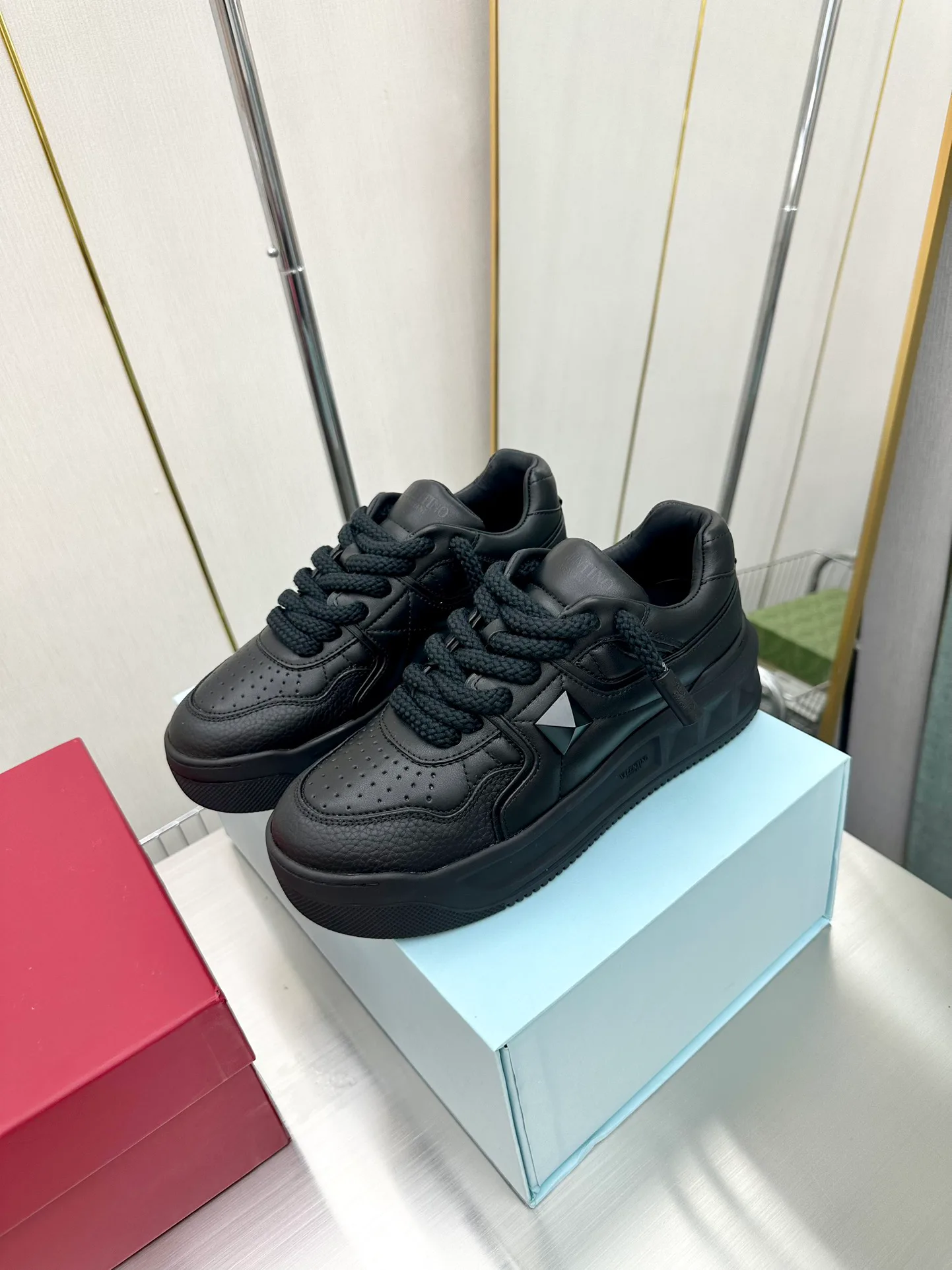 Women's Sneakers VALENTINO 17904333