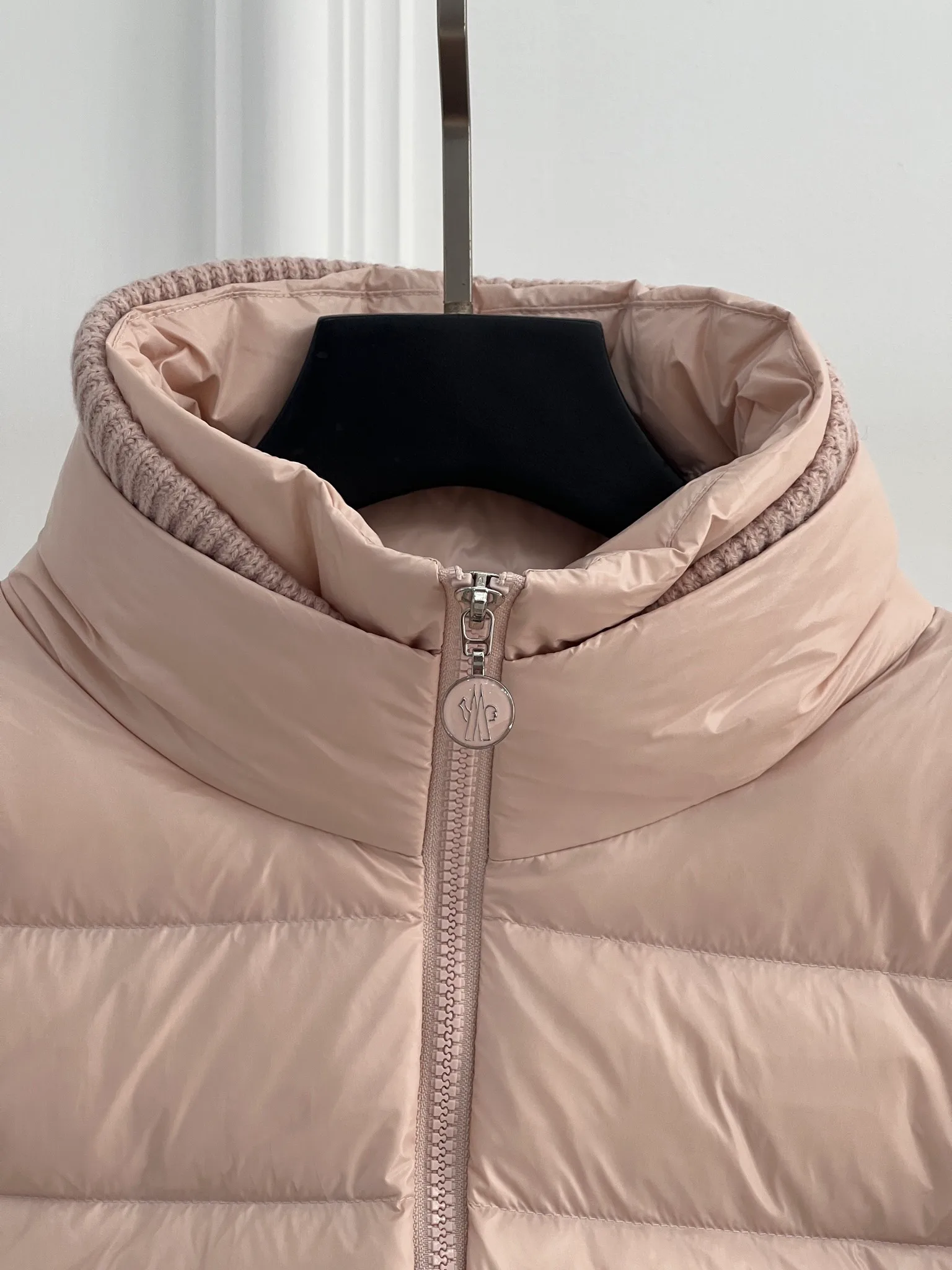 Women's Jackets And Down Jackets MONCLER 18416275