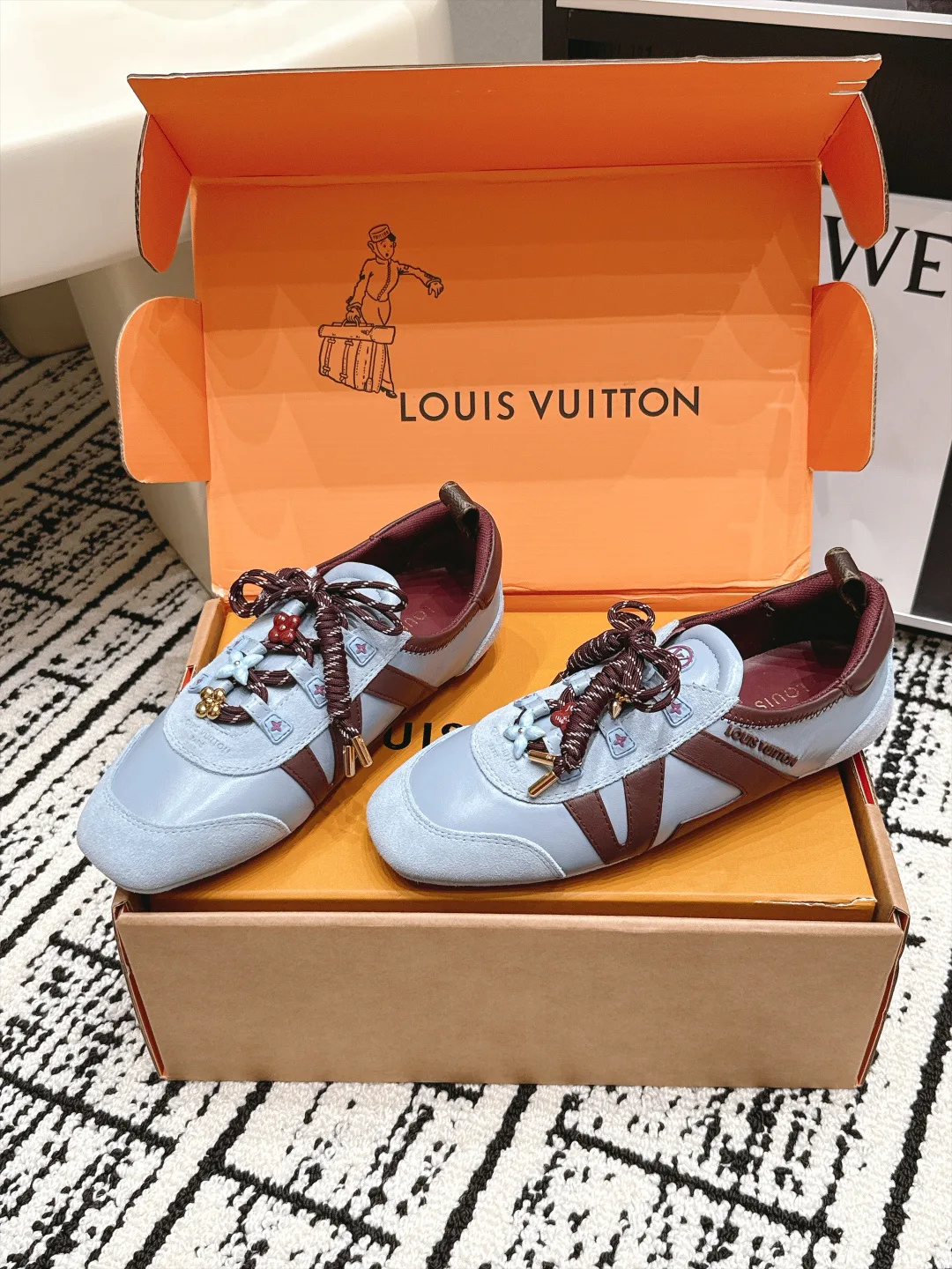 Women's Sneakers LOUIS VUITTON 17978321