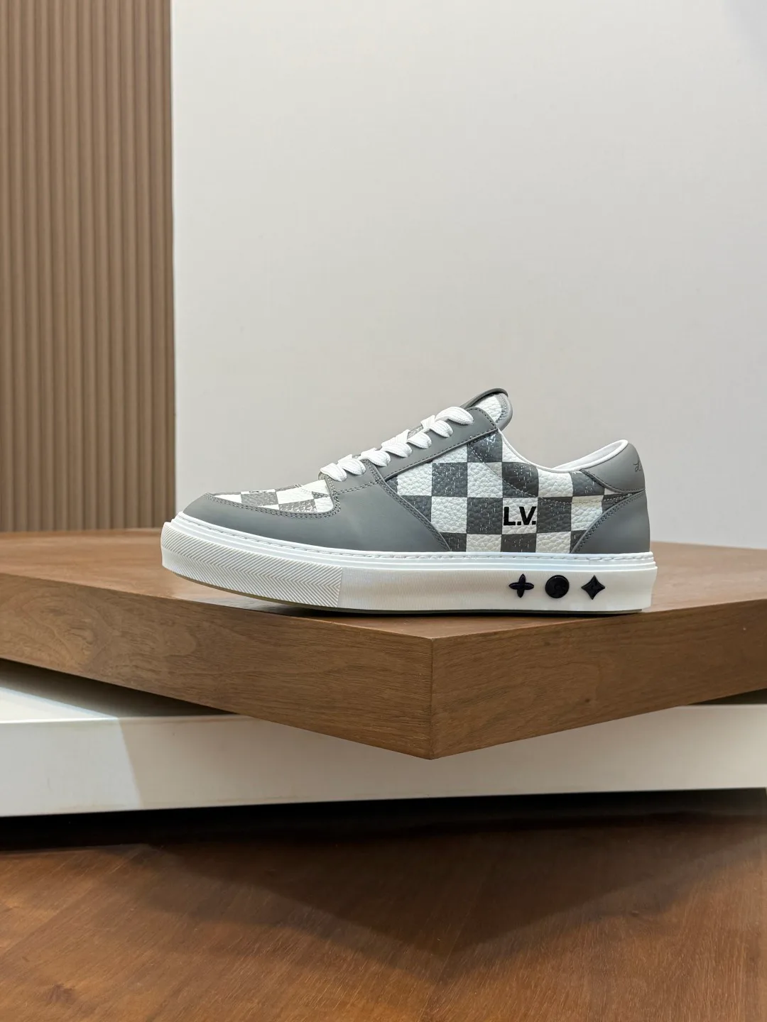 Men's Sneakers LOUIS VUITTON 17447610