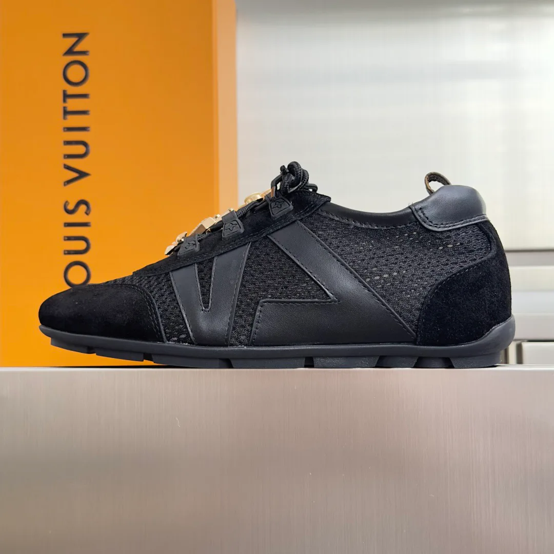 Women's Sneakers LOUIS VUITTON 17950616