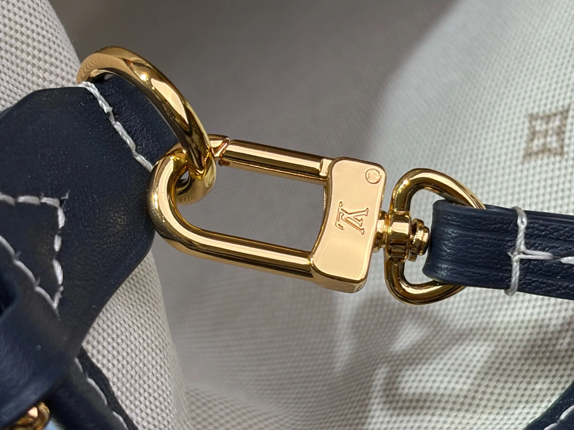 Women's Classic Handbags LOUIS VUITTON 18240324