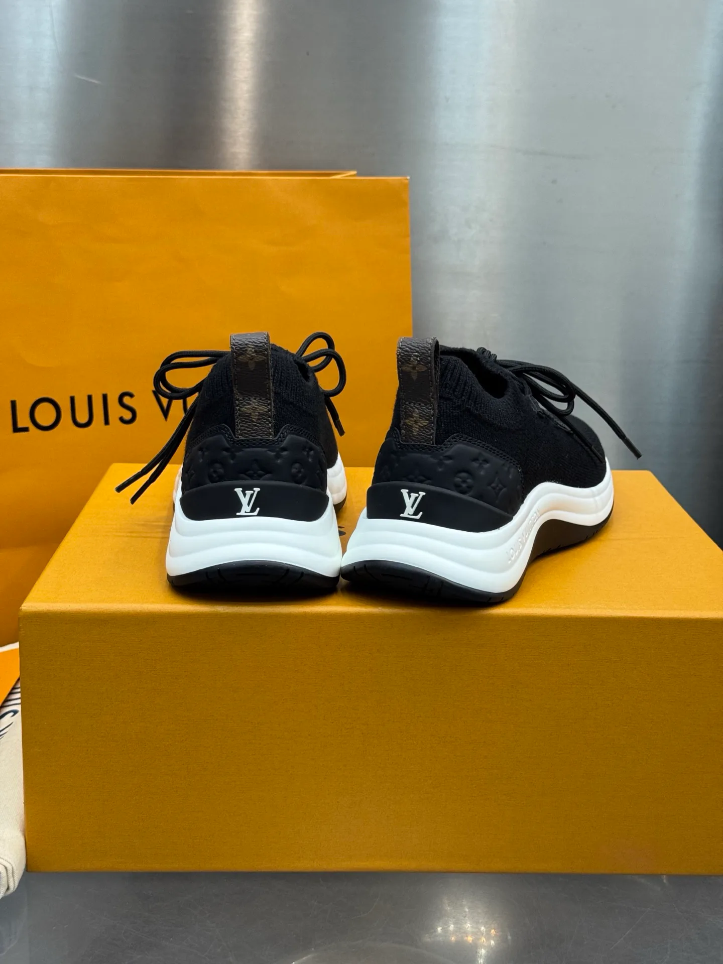 Women's Sneakers LOUIS VUITTON 18202471
