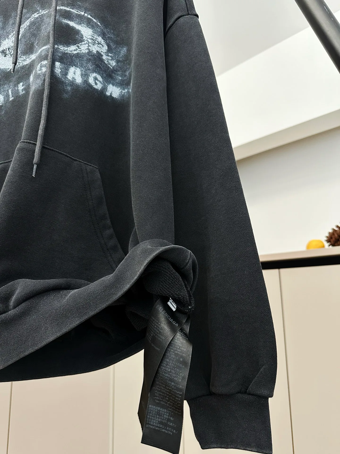 Men's Sweatshirts And Hoodies BALENCIAGA 18411479