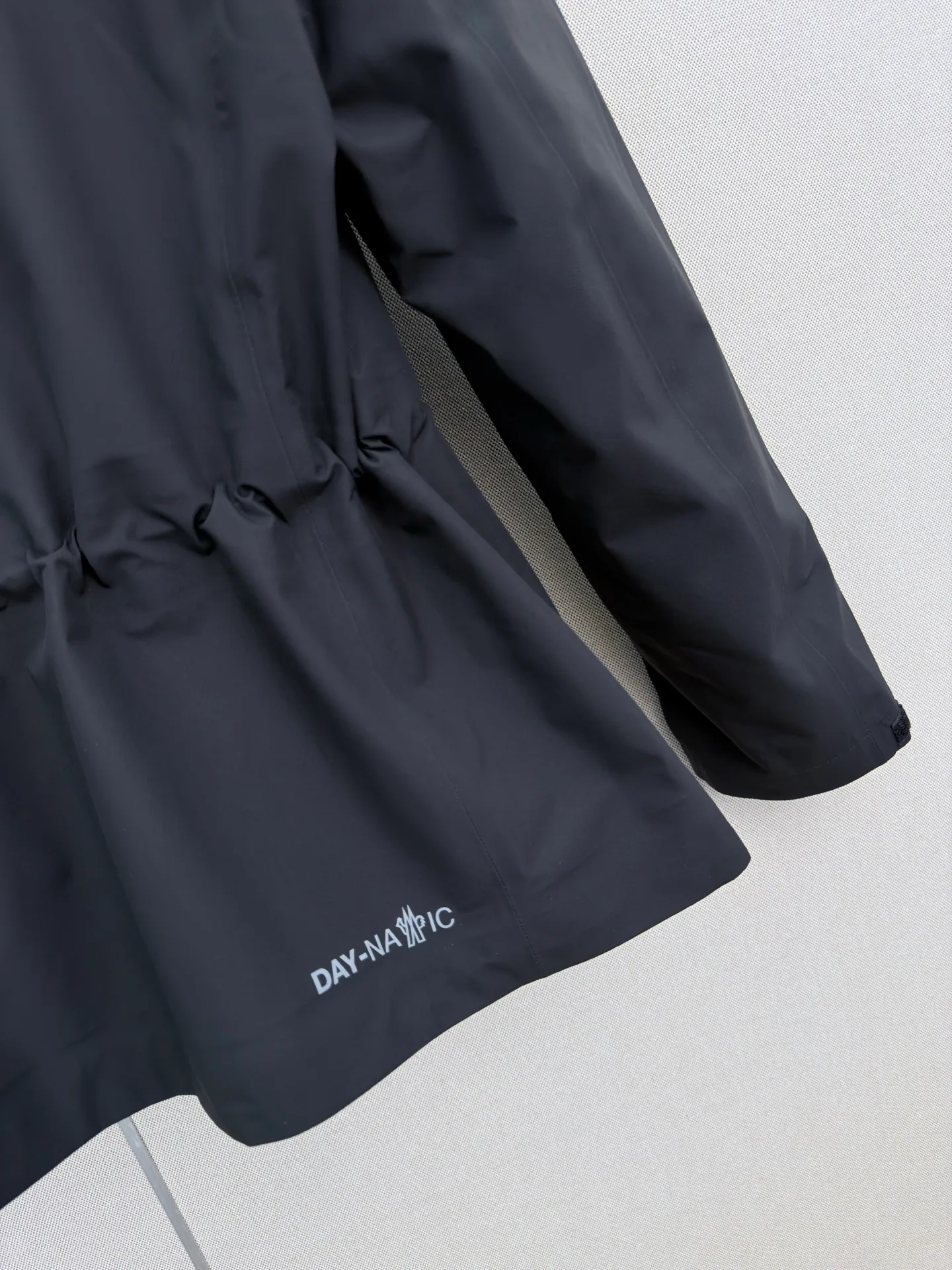 Women's Jackets And Down Jackets MONCLER 18501657
