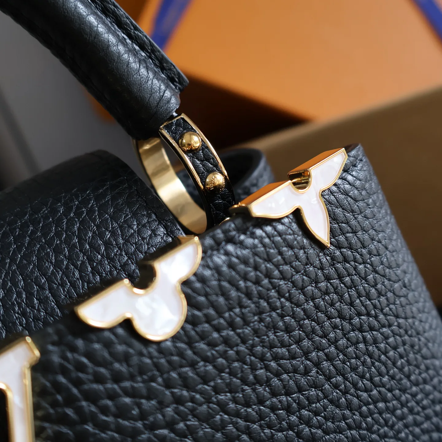 Women's Classic Handbags LOUIS VUITTON 18323041