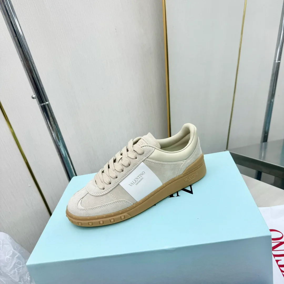 Women's Sneakers VALENTINO 17955034